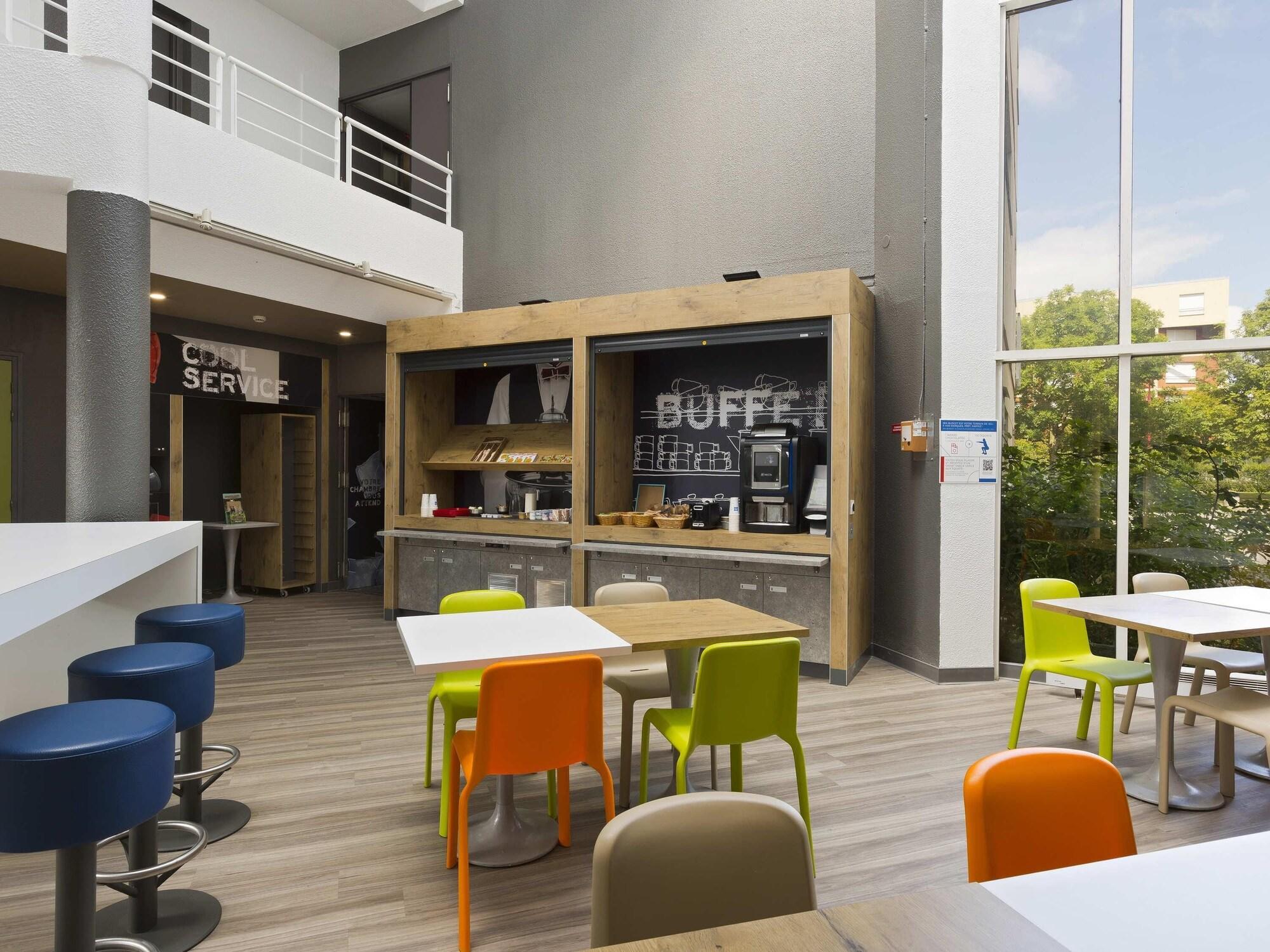 Varios ibis budget Le Mans Universite