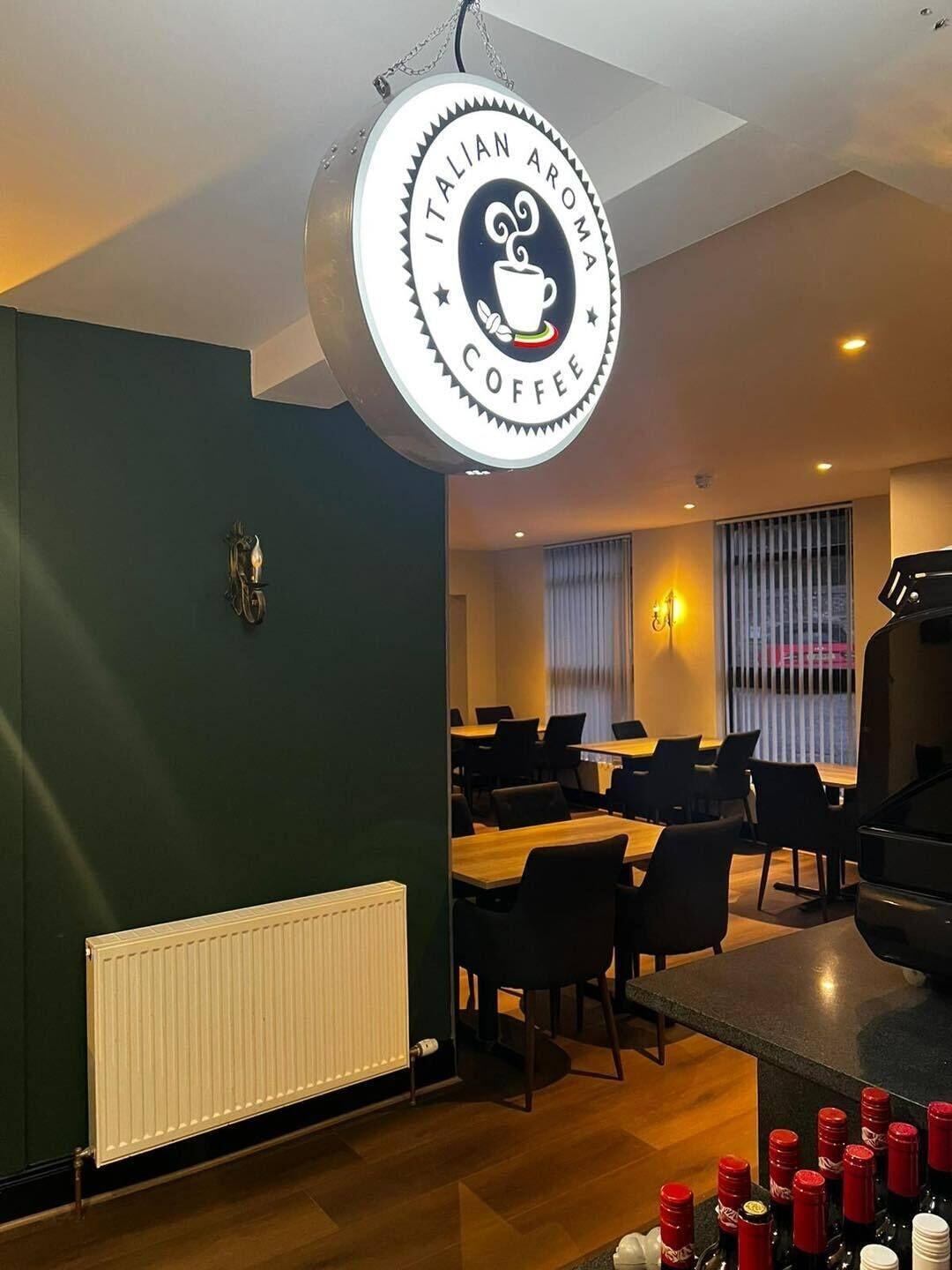 Comodidades del Alojamiento Crown Court Hotel & Bar.