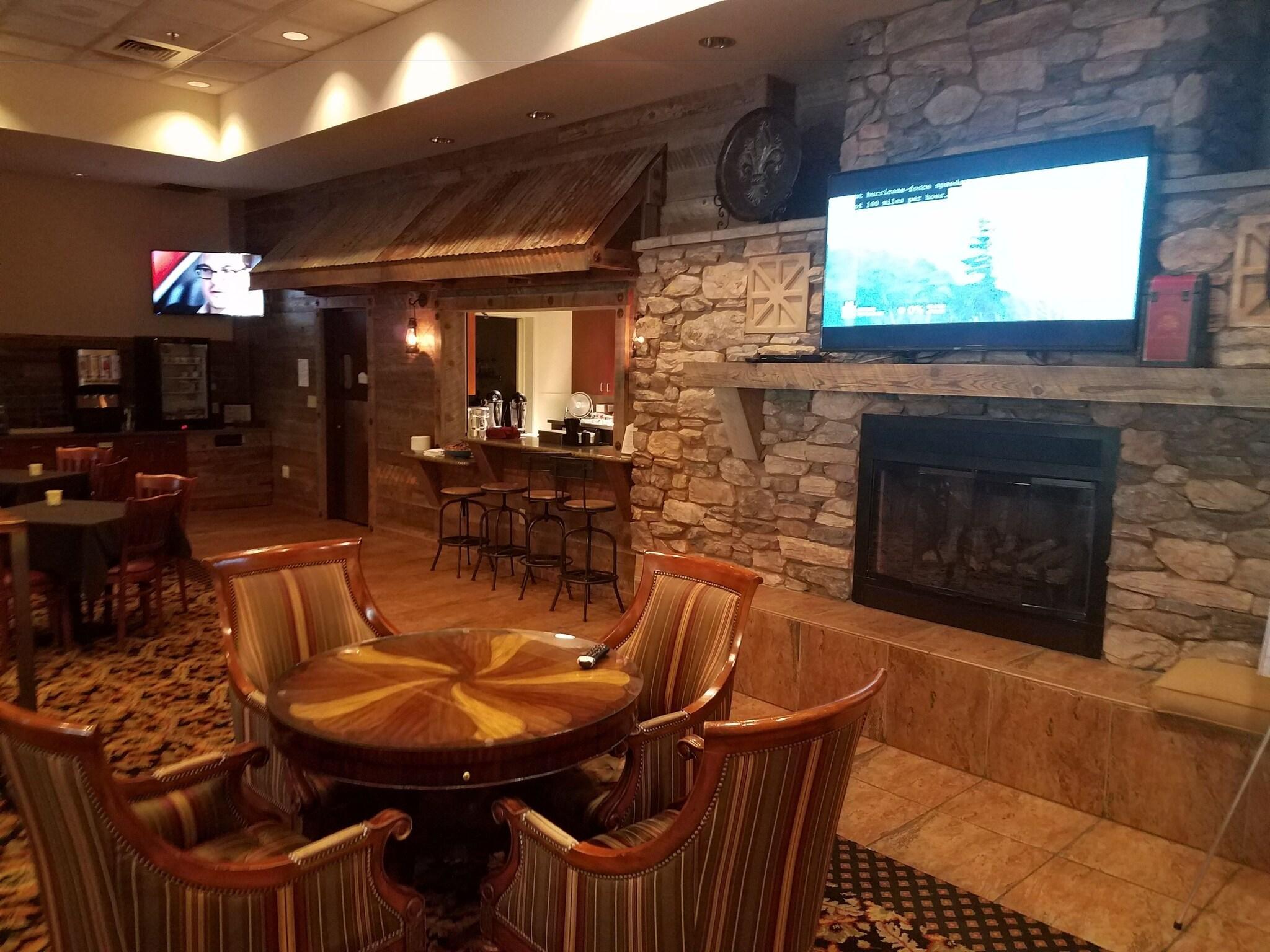 Bar/Salón Gold Miners Inn Grass Valley, an Ascend Collection Hotel