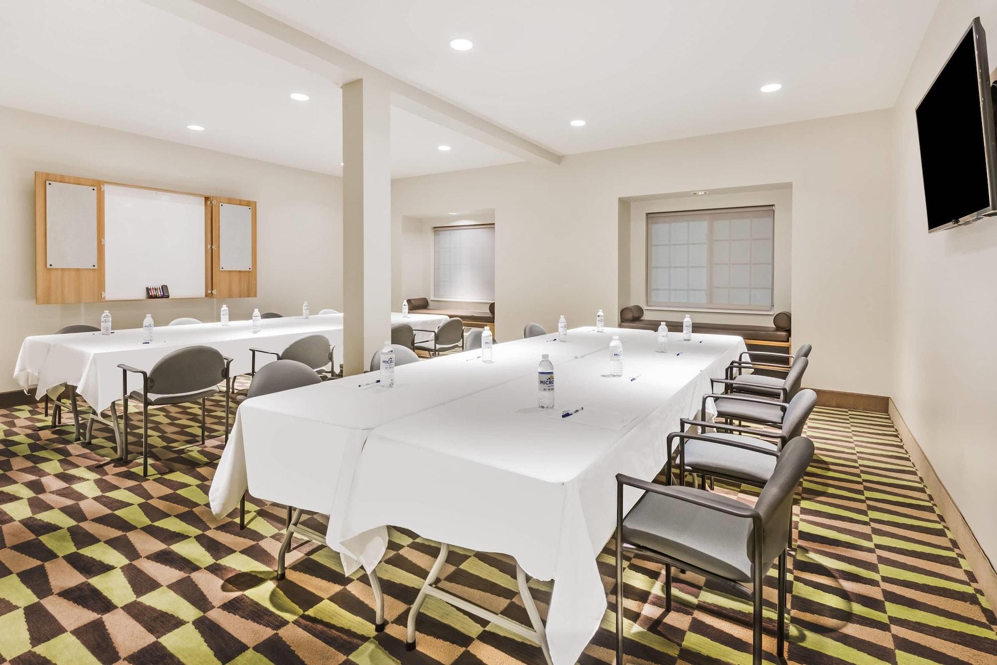 Sala de Reuniones Microtel Inn & Suites By Wyndham Beaver Falls