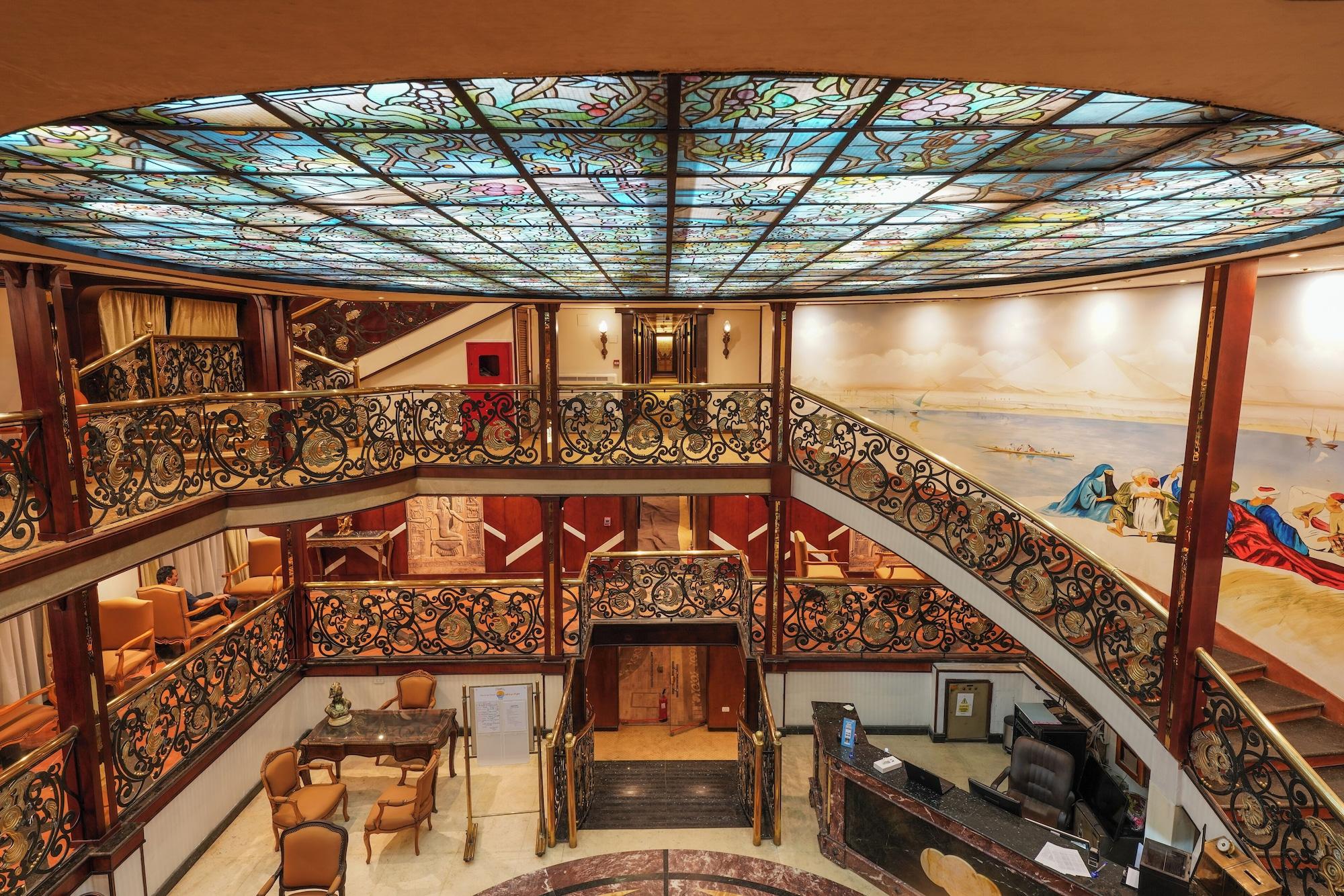 Vista Lobby City and Sea Adonis