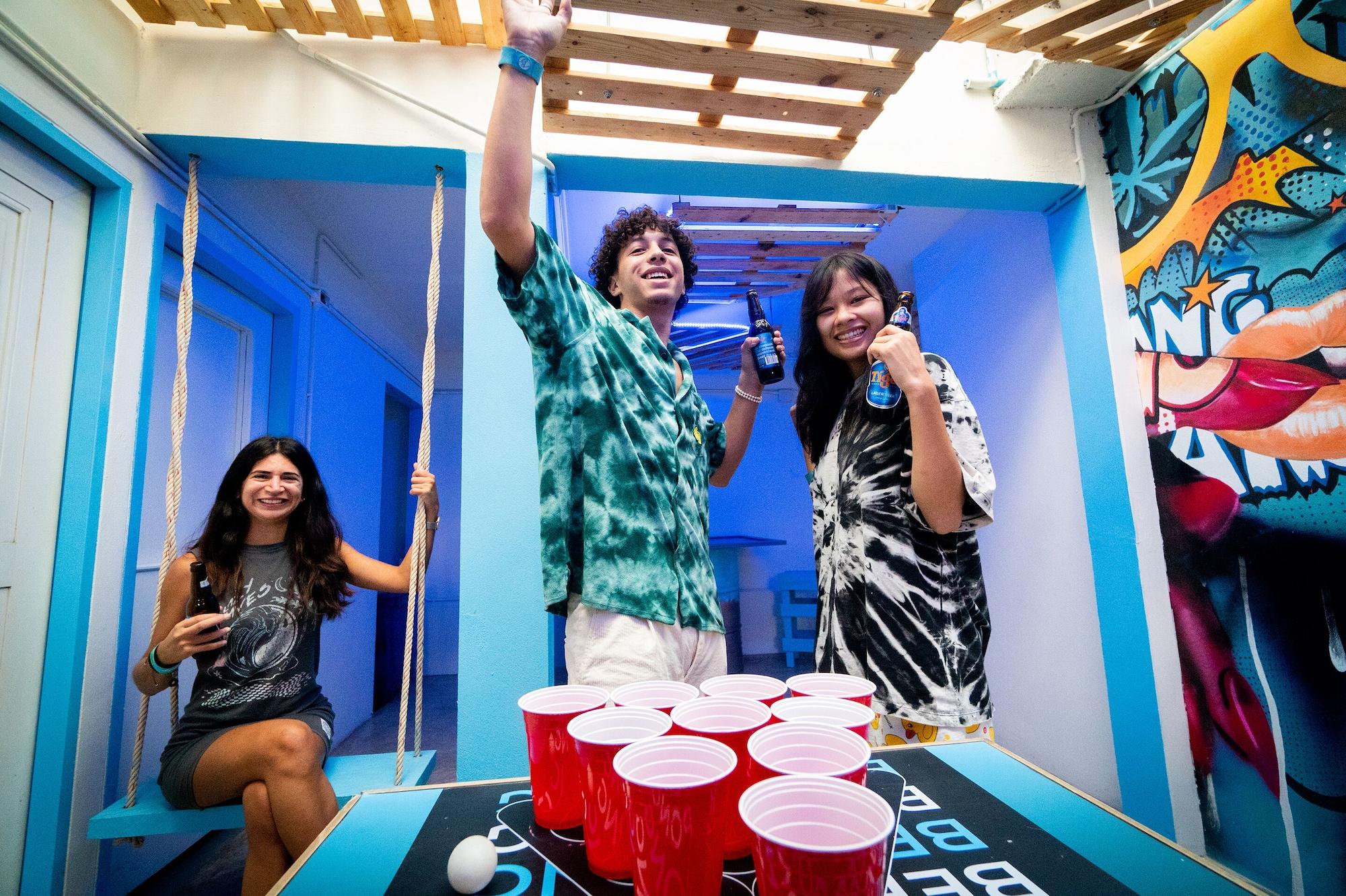 Varios Bodega Party City Center Bangkok - Hostel