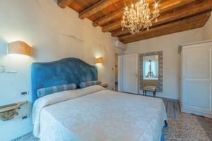 Alquiler Vacacional - Stylish living: newly renovated apartment in Palazzo with balcony and canal view