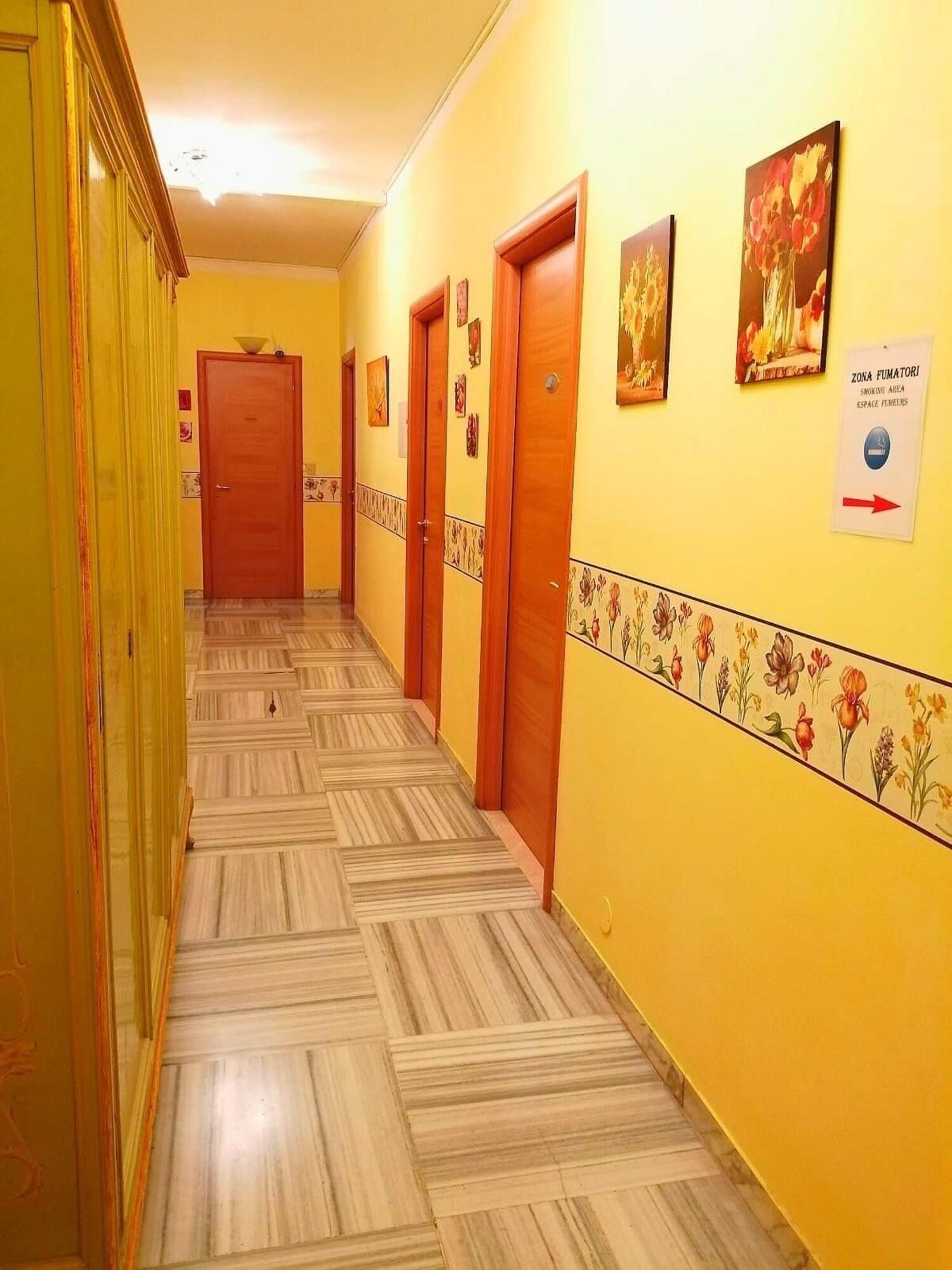 Varios Hotel Serenella