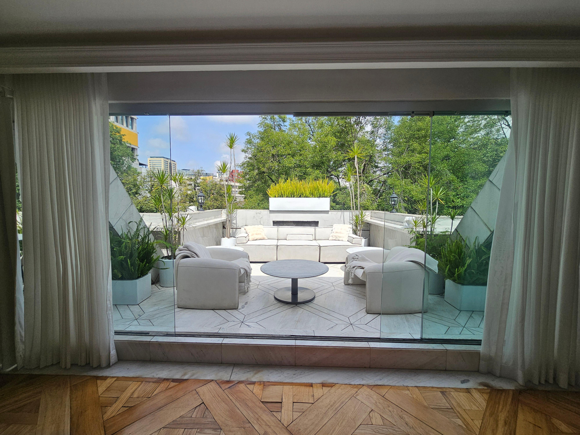 Vista Exterior Residence L´ Heritage Tennyson by BlueBay