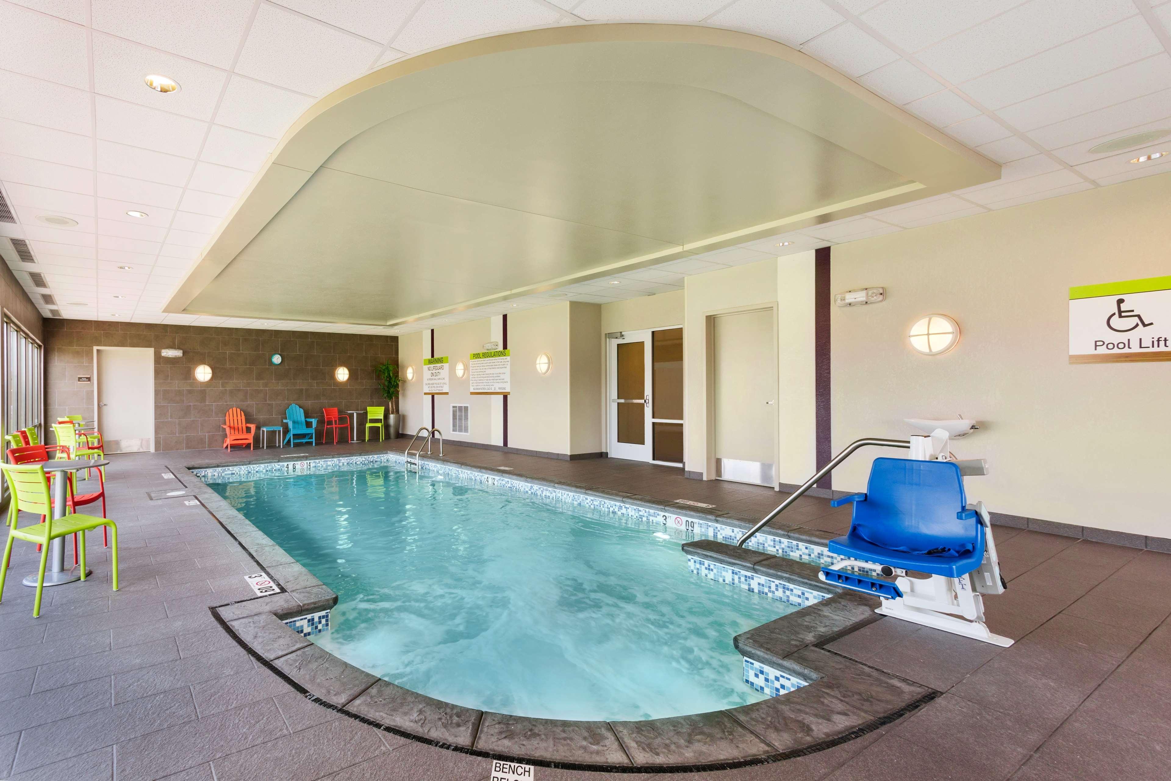 Vista Piscina Home2 Suites by Hilton Fargo, ND