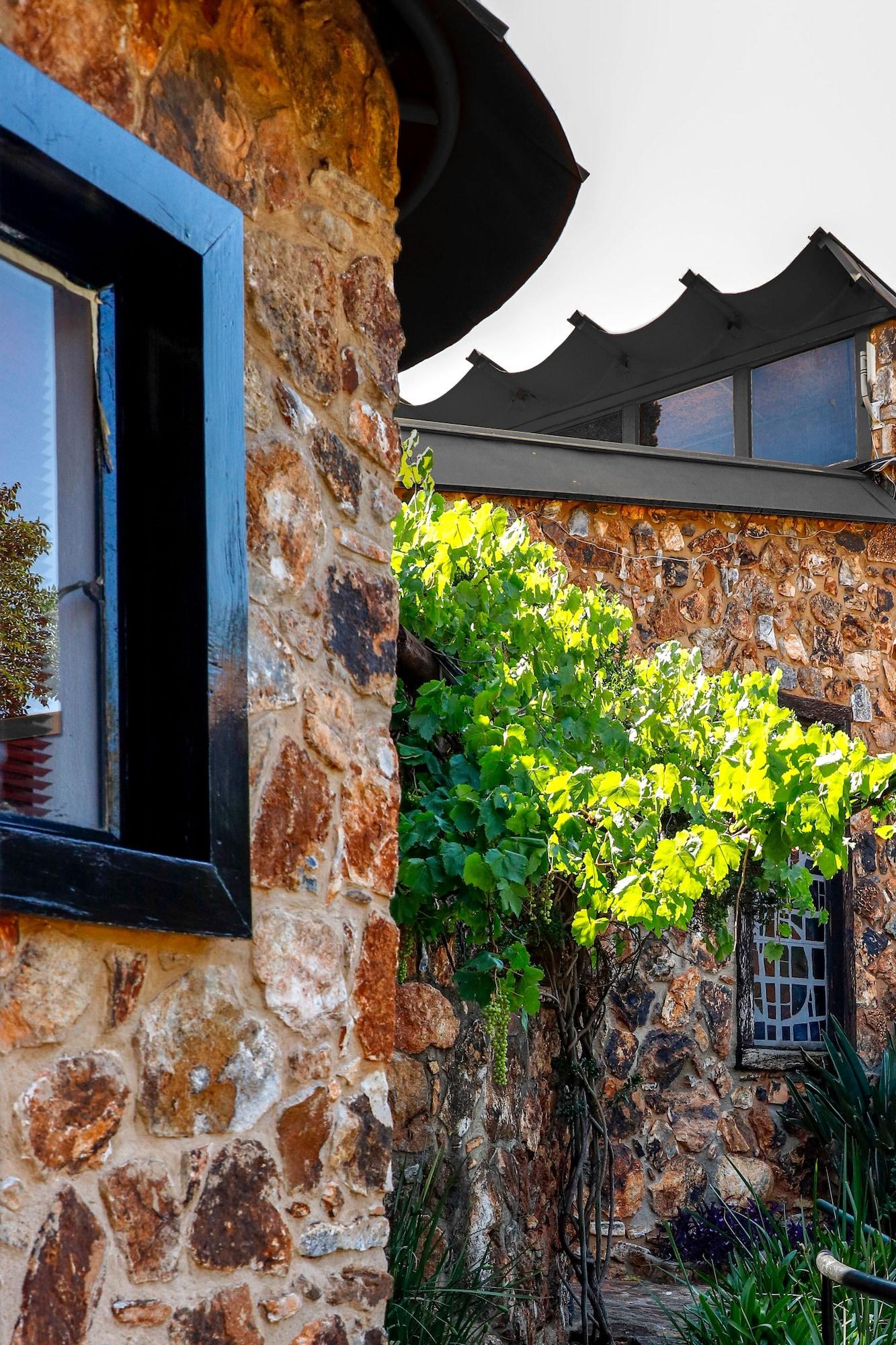 Vista Exterior Bastion House