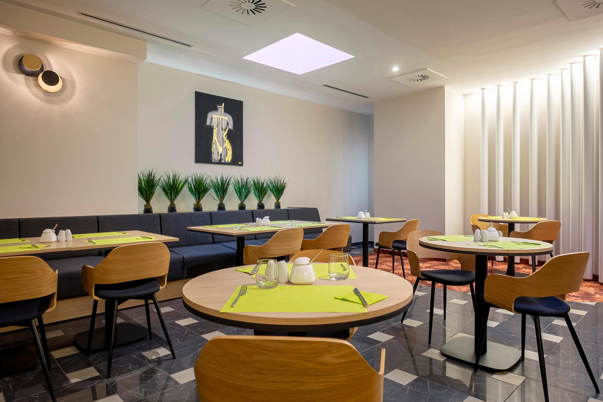 Restaurant Hotel H12