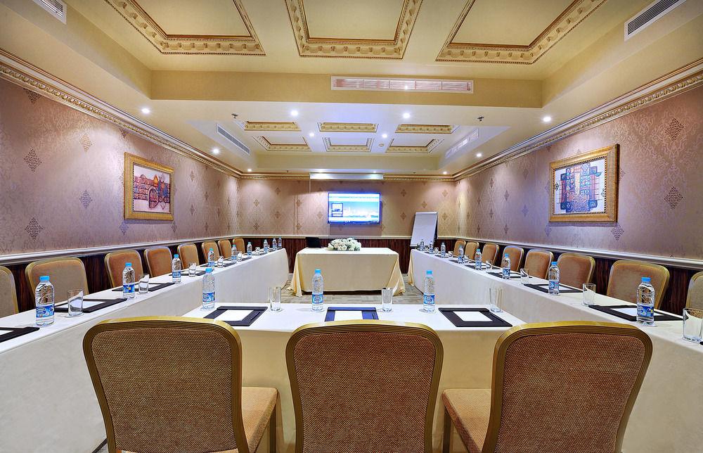 Sala de Reuniones Auris Al Fanar Hotel
