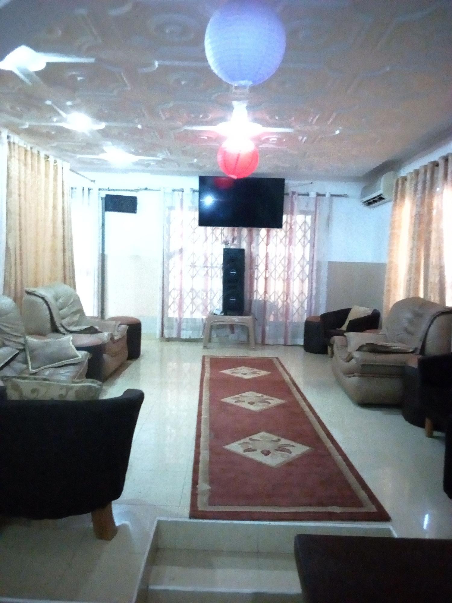 Sala de Reuniones DeeGold Guest Home