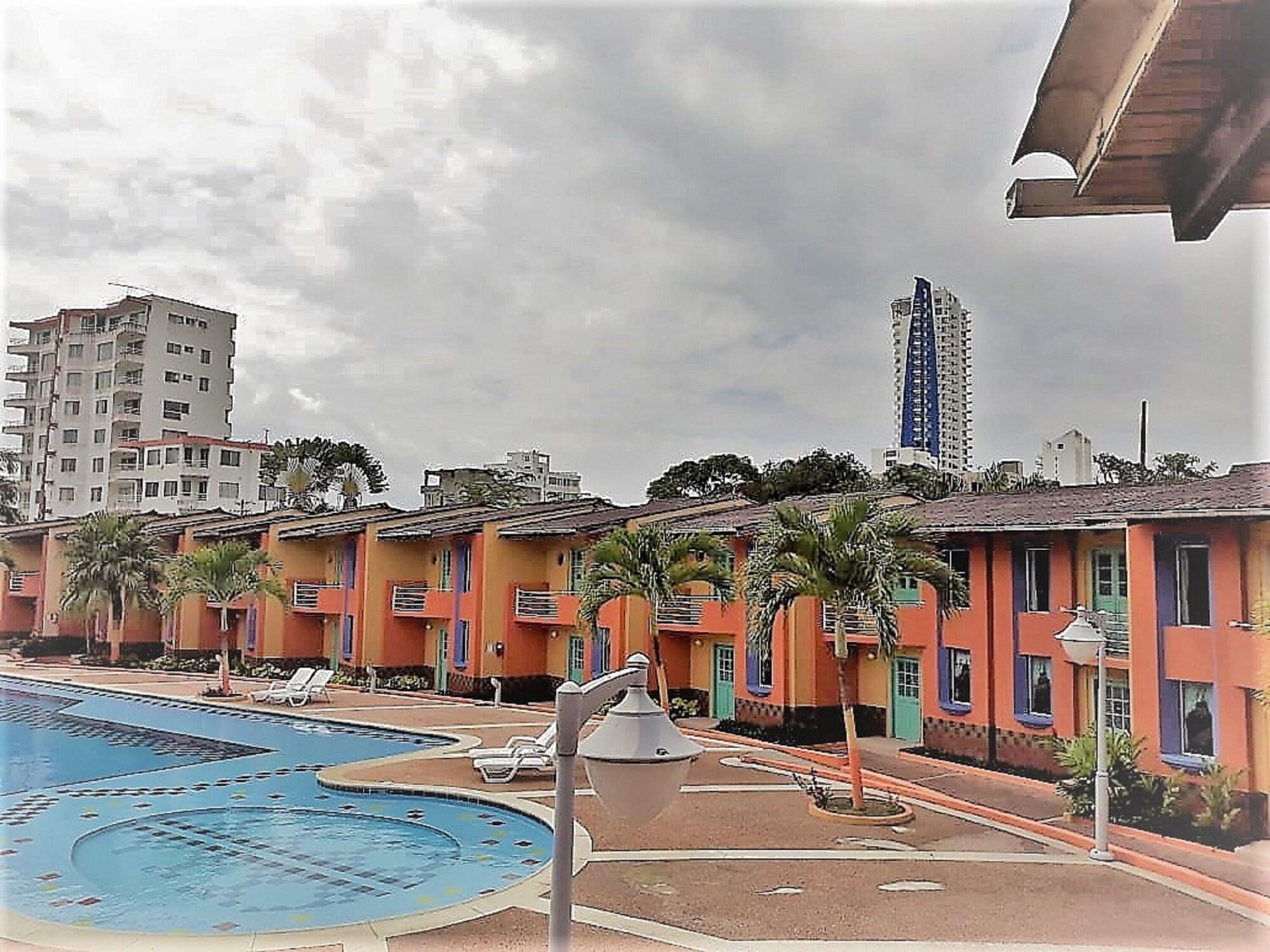 Vista Piscina Club Resort del Pacífico