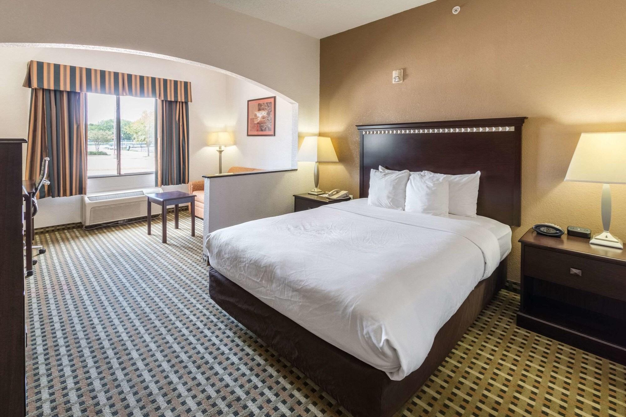 Habitación Quality Suites Burleson - Ft. Worth