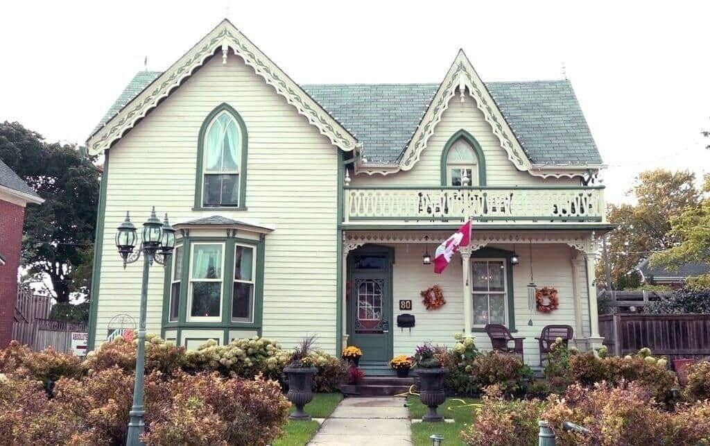 Varios Bristow's Inn