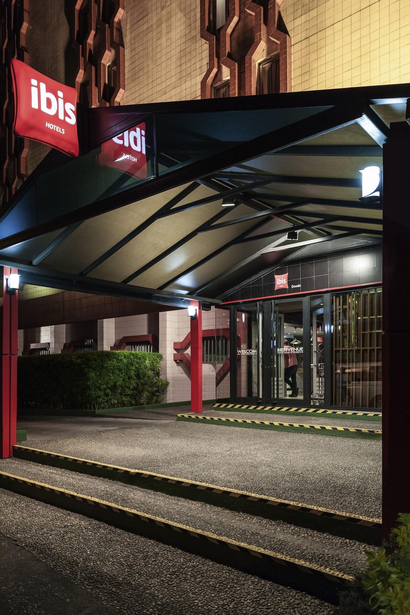 Vista Exterior ibis Douala