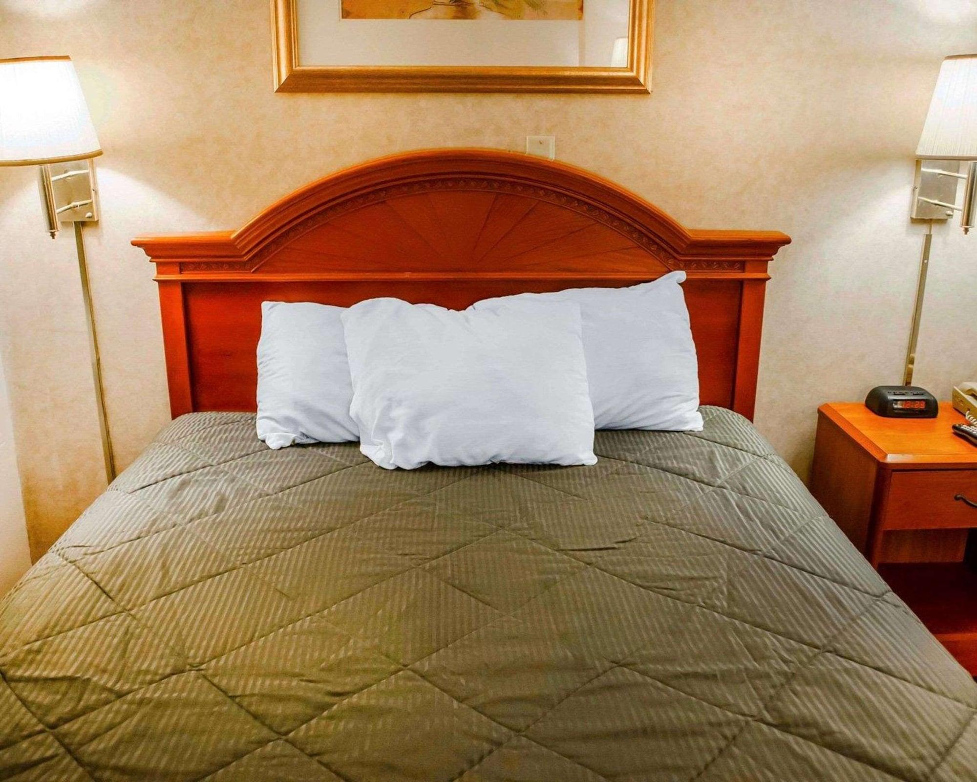 Varios Rodeway Inn Dillsburg