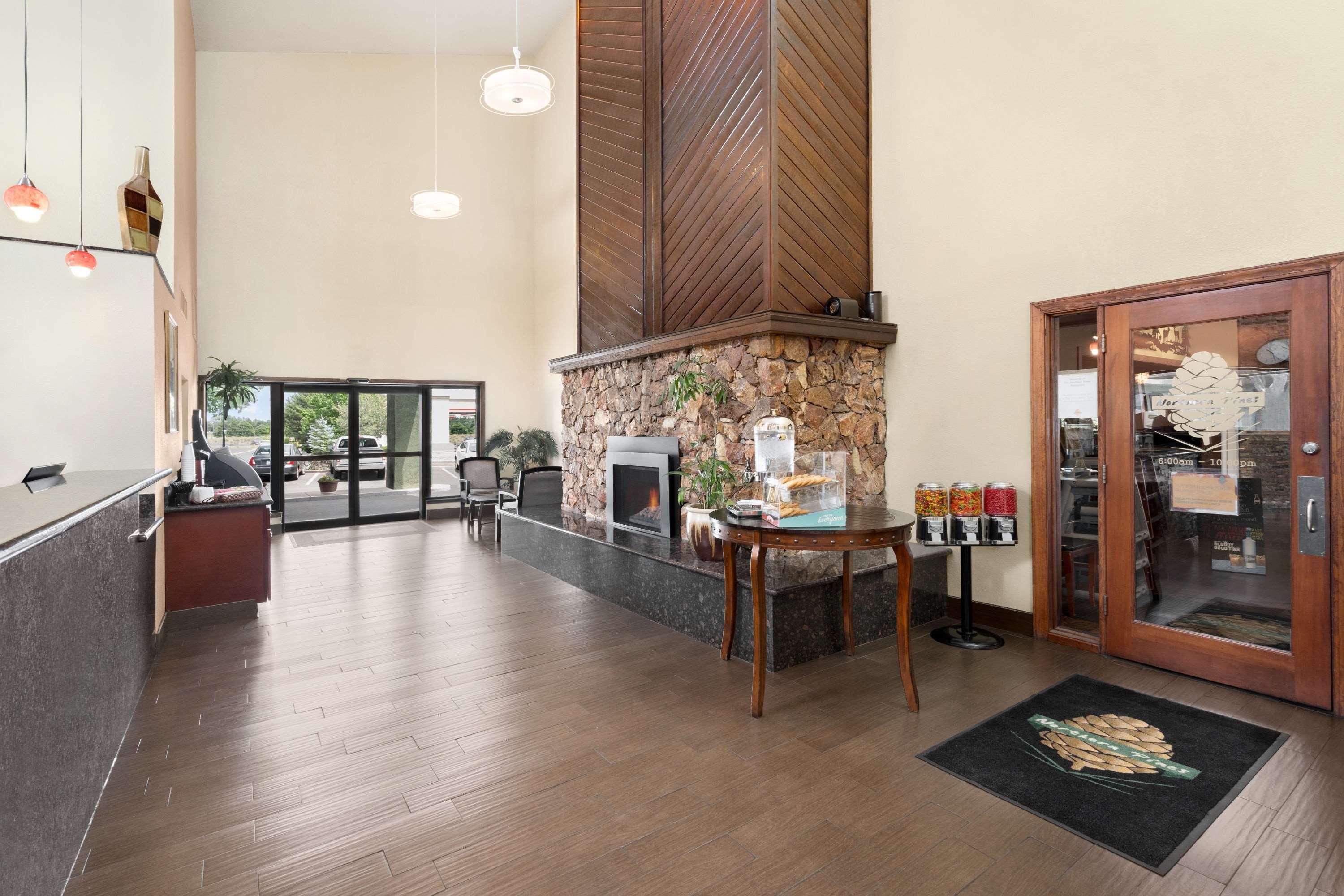 Vista Lobby Days Hotel by Wyndham Flagstaff