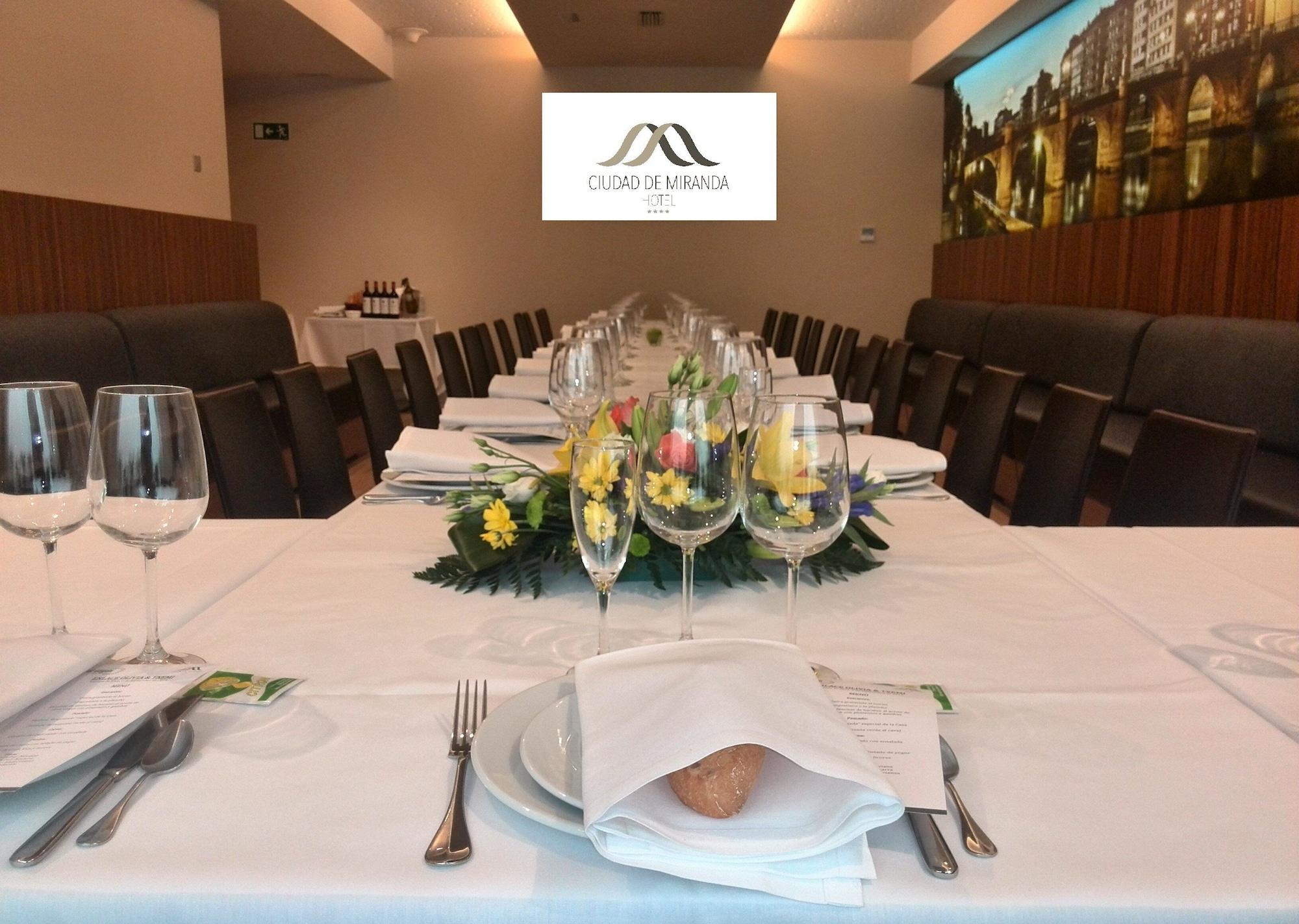 Sala de Reuniones Hotel Sercotel Ciudad de Miranda