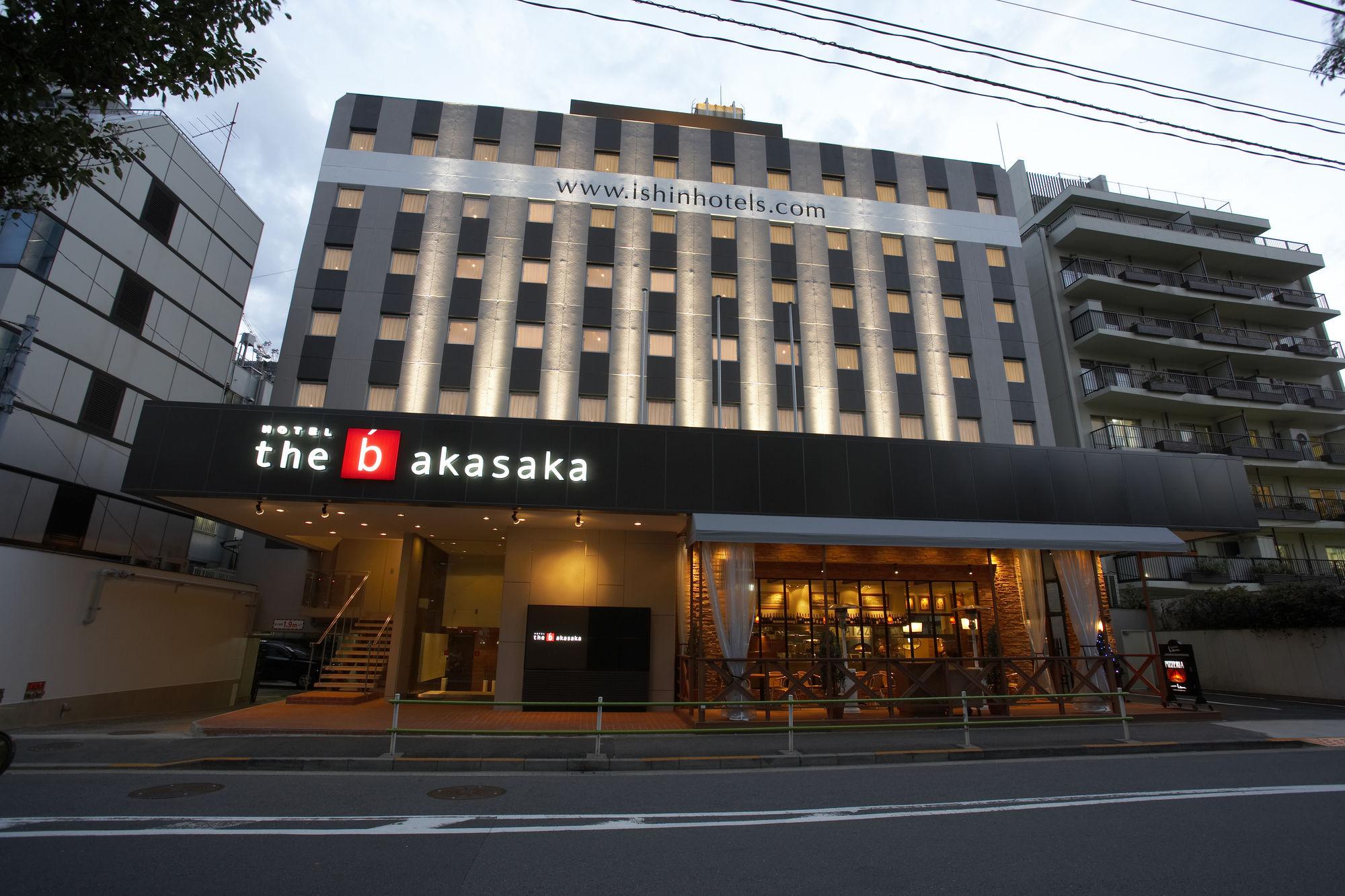 Vista da fachada the b akasaka