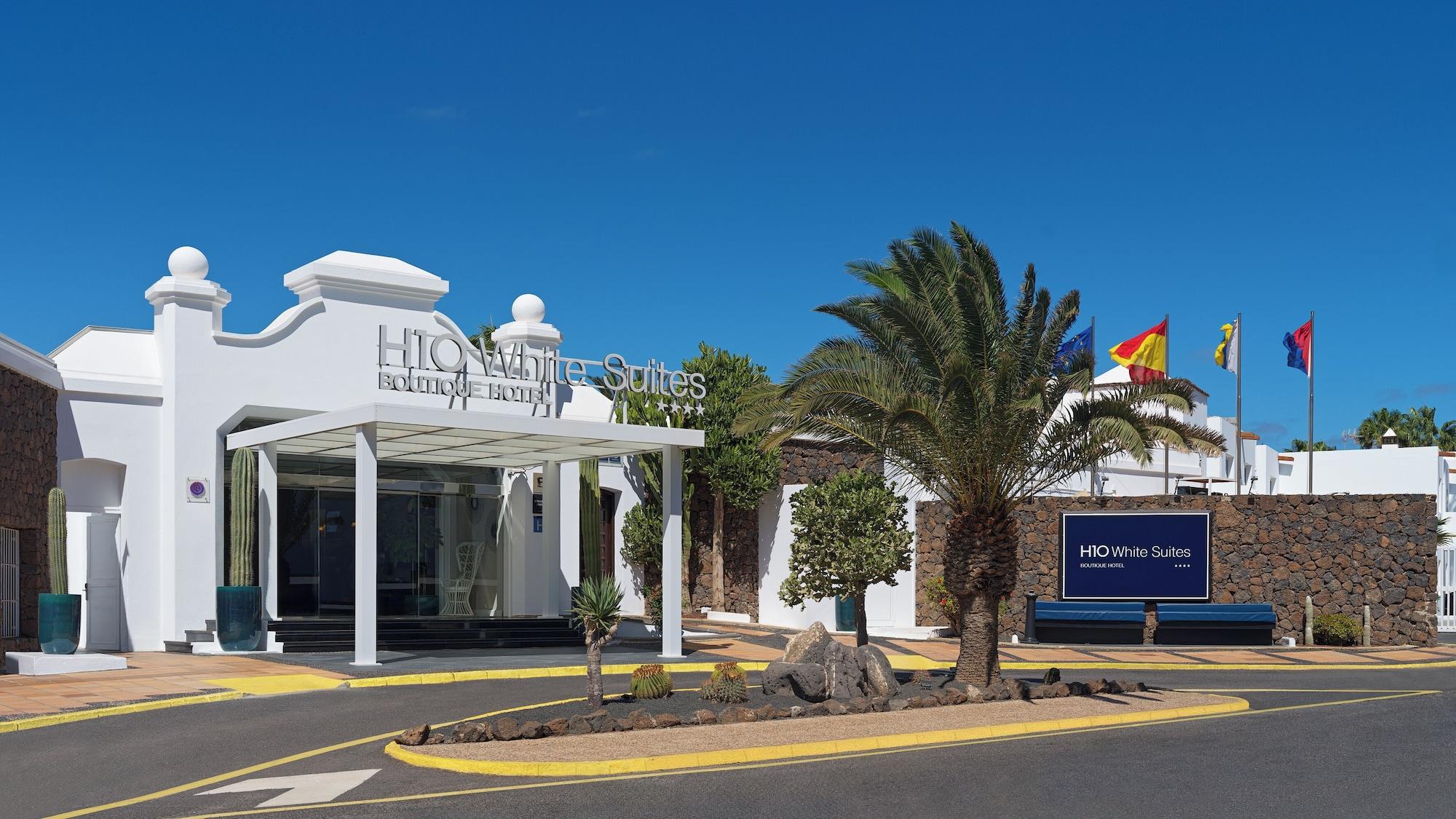 Vista Exterior H10 White Suites