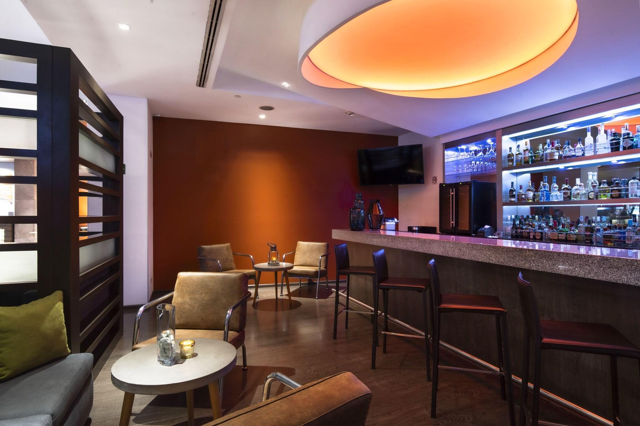 Bar/Salón Hotel Novit