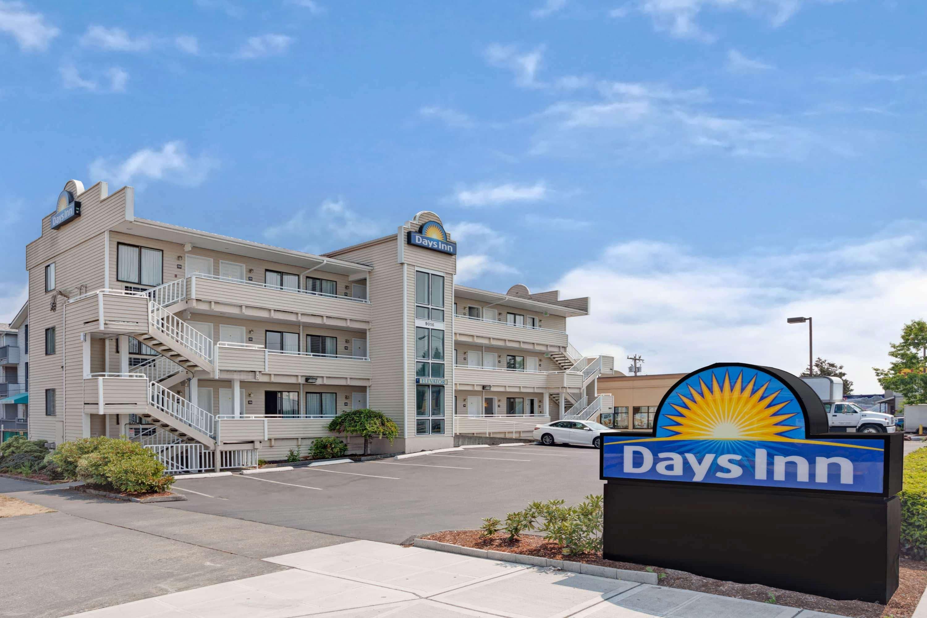 Vista Exterior Days Inn by Wyndham Seattle North of Downtown