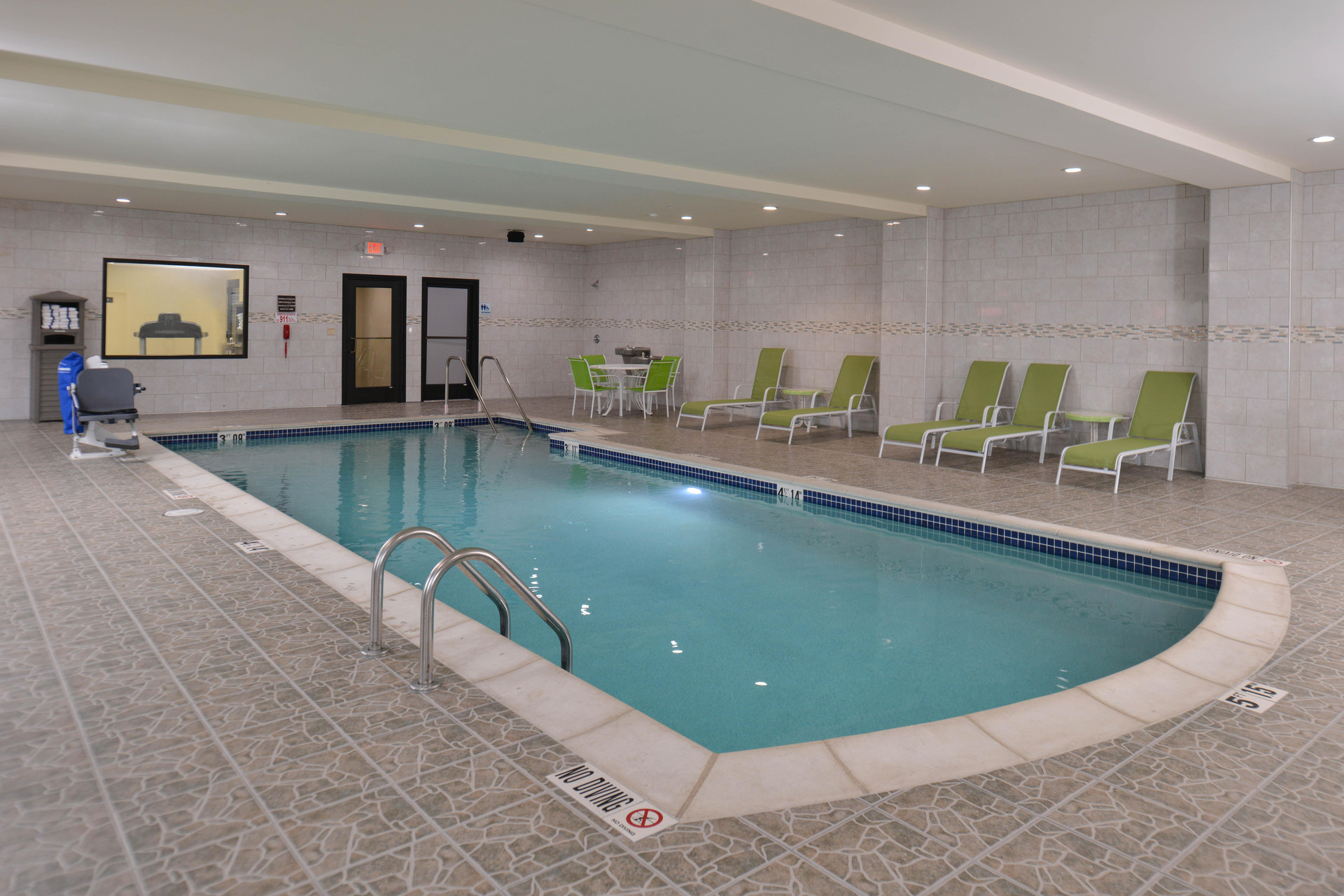 Vista Piscina Holiday Inn Express and Suites Dearborn SW Detroit