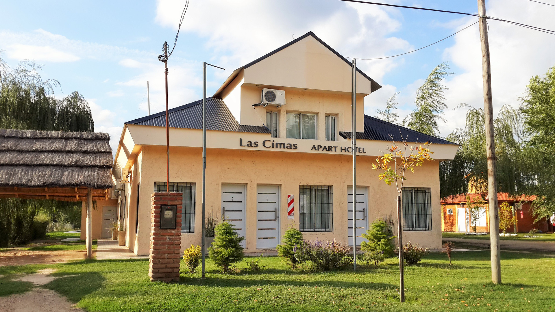Vista Exterior Las Cimas Apart