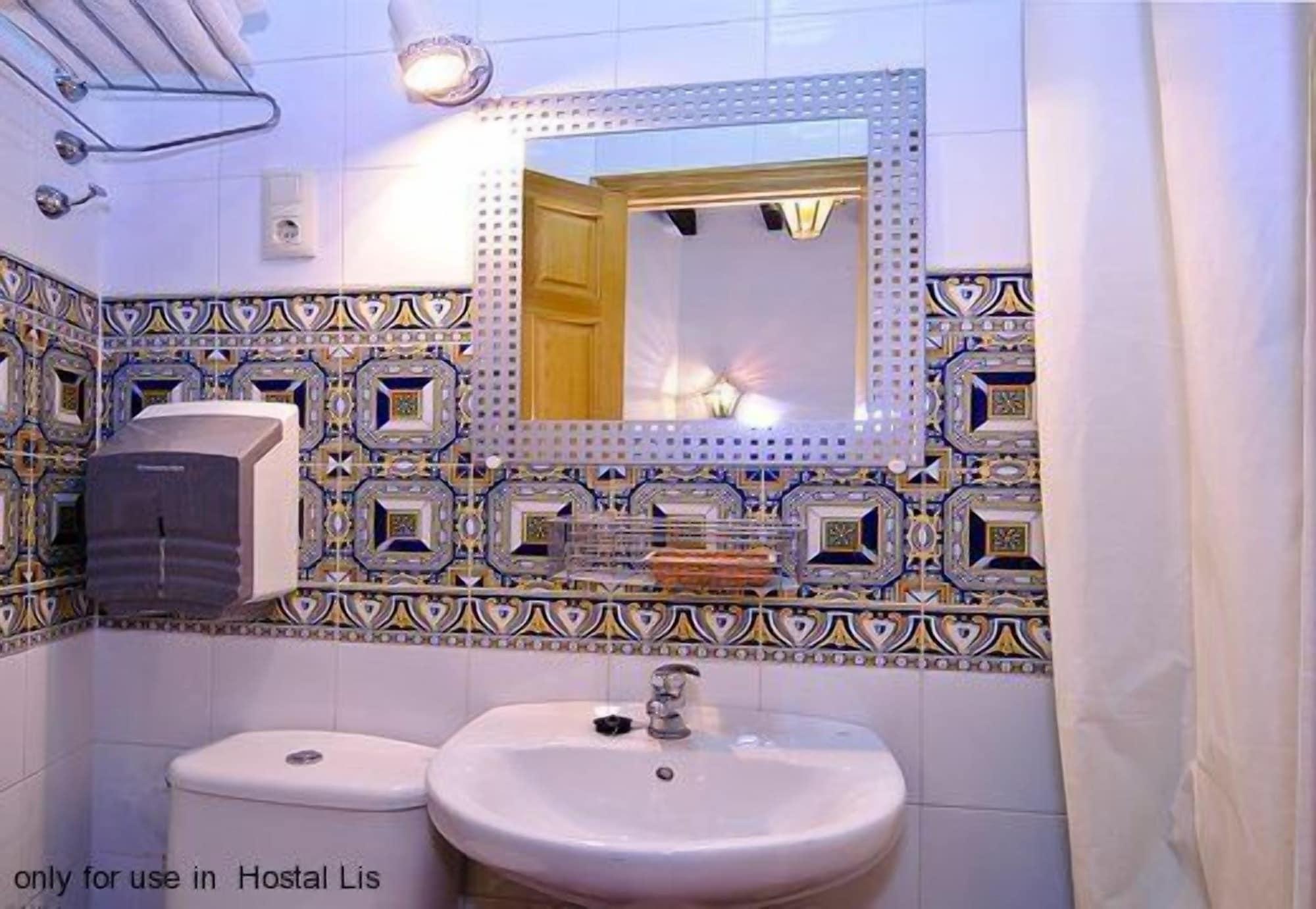 Equipamiento de Habitación Hostal Lis I