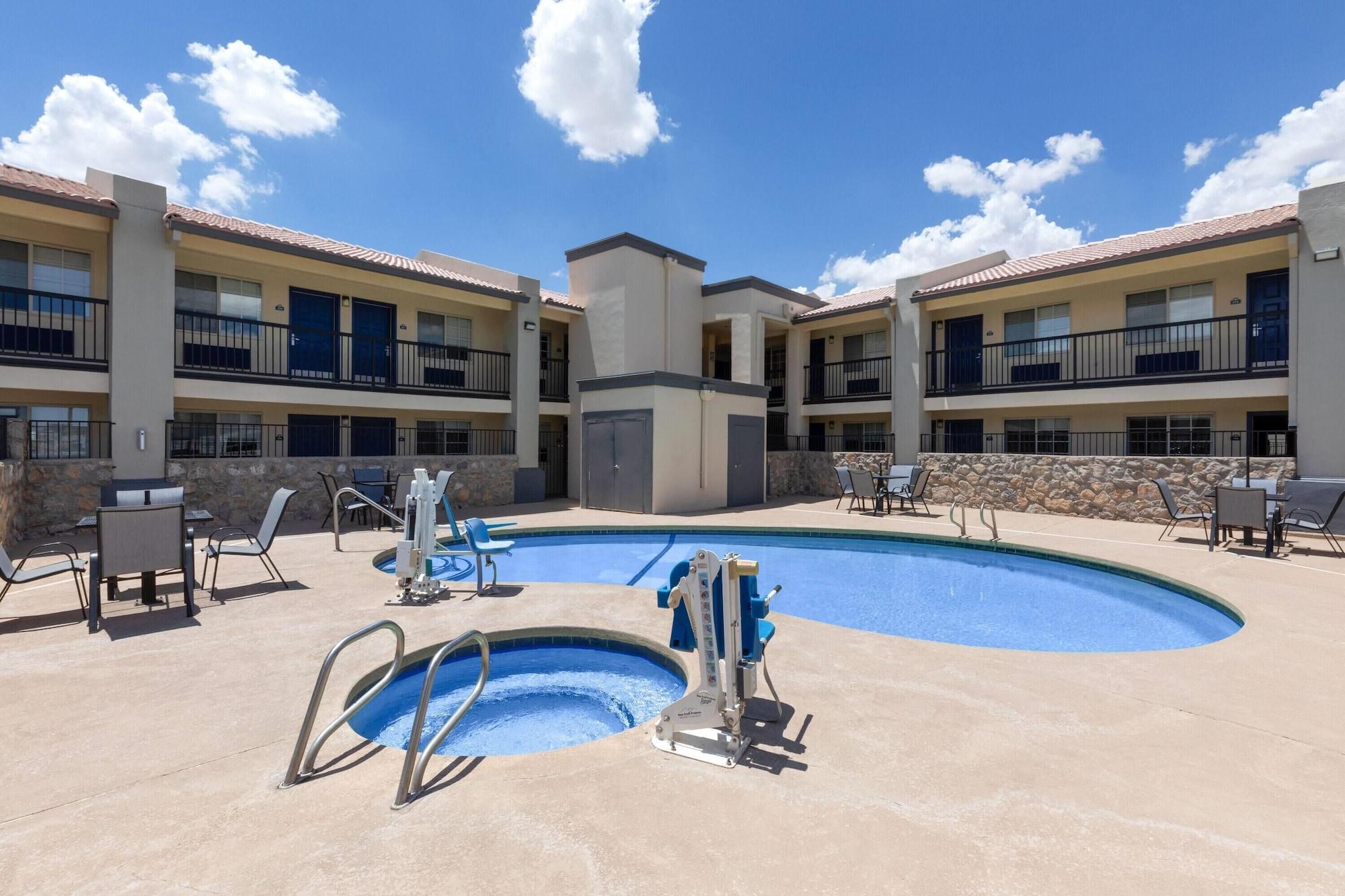 Vista Piscina Days Inn by Wyndham El Paso West