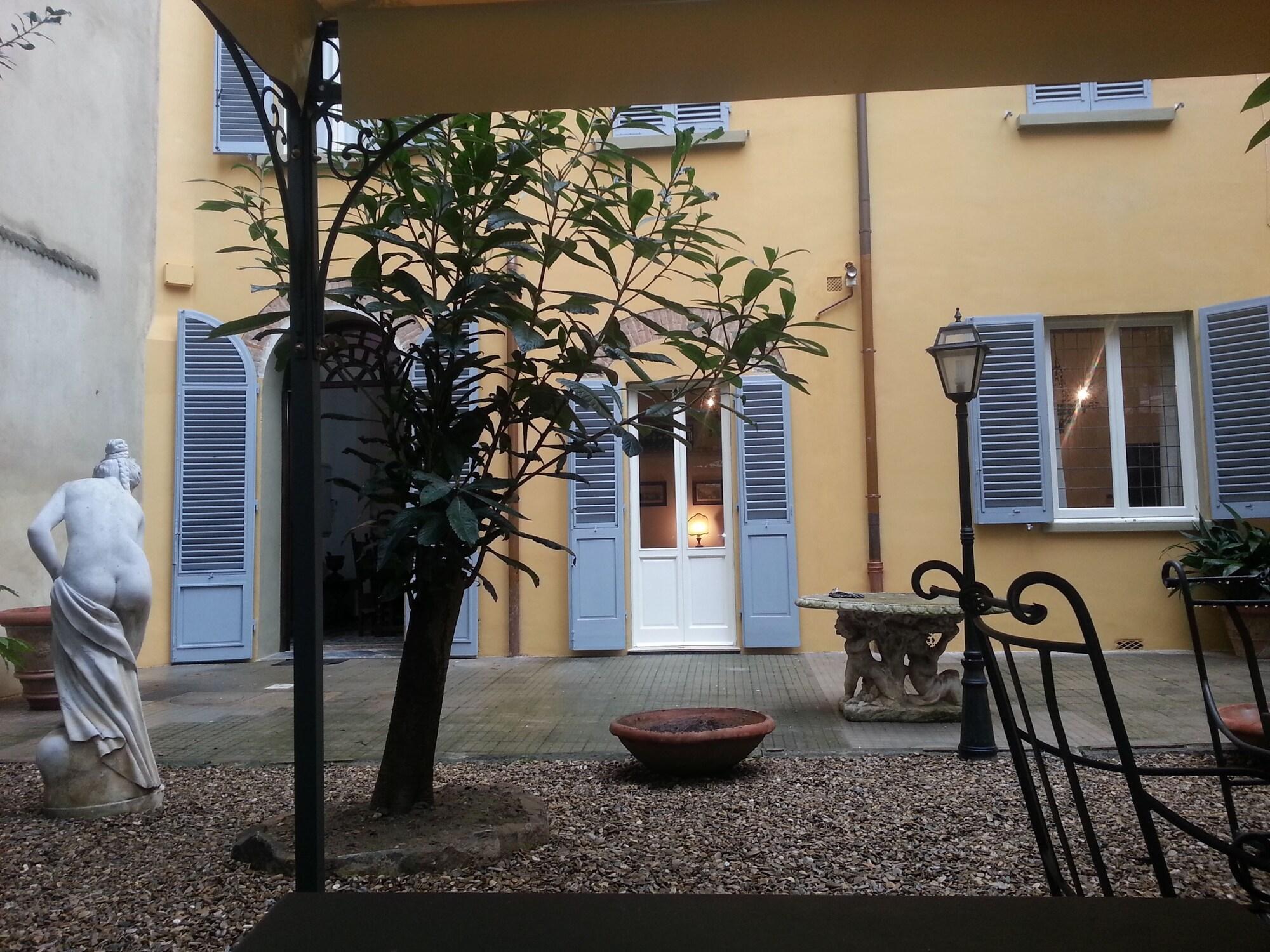 Vista Exterior Little Garden Donatello