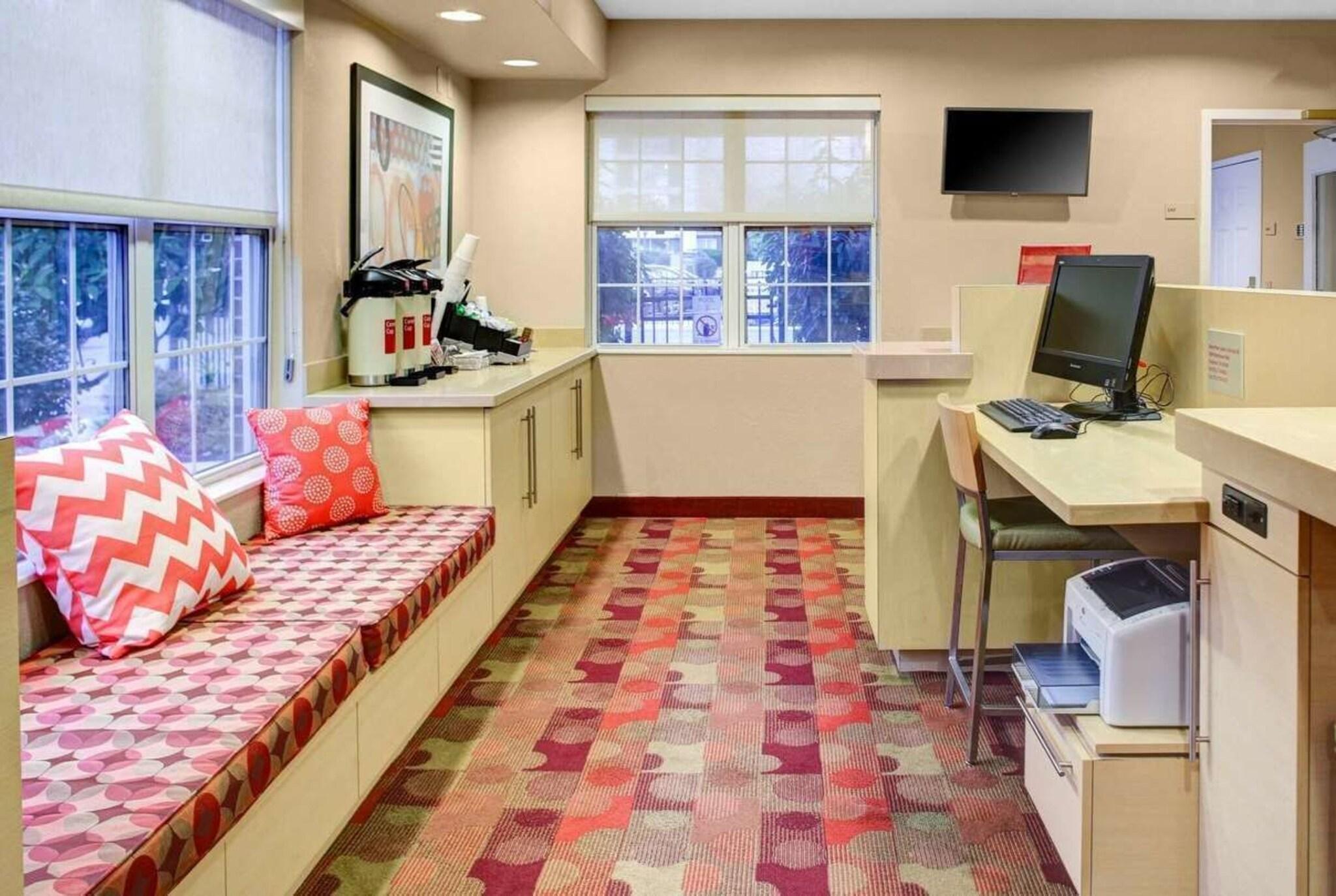 Centro de Negocios Hawthorn Suites by Wyndham Cincinnati NE Mason