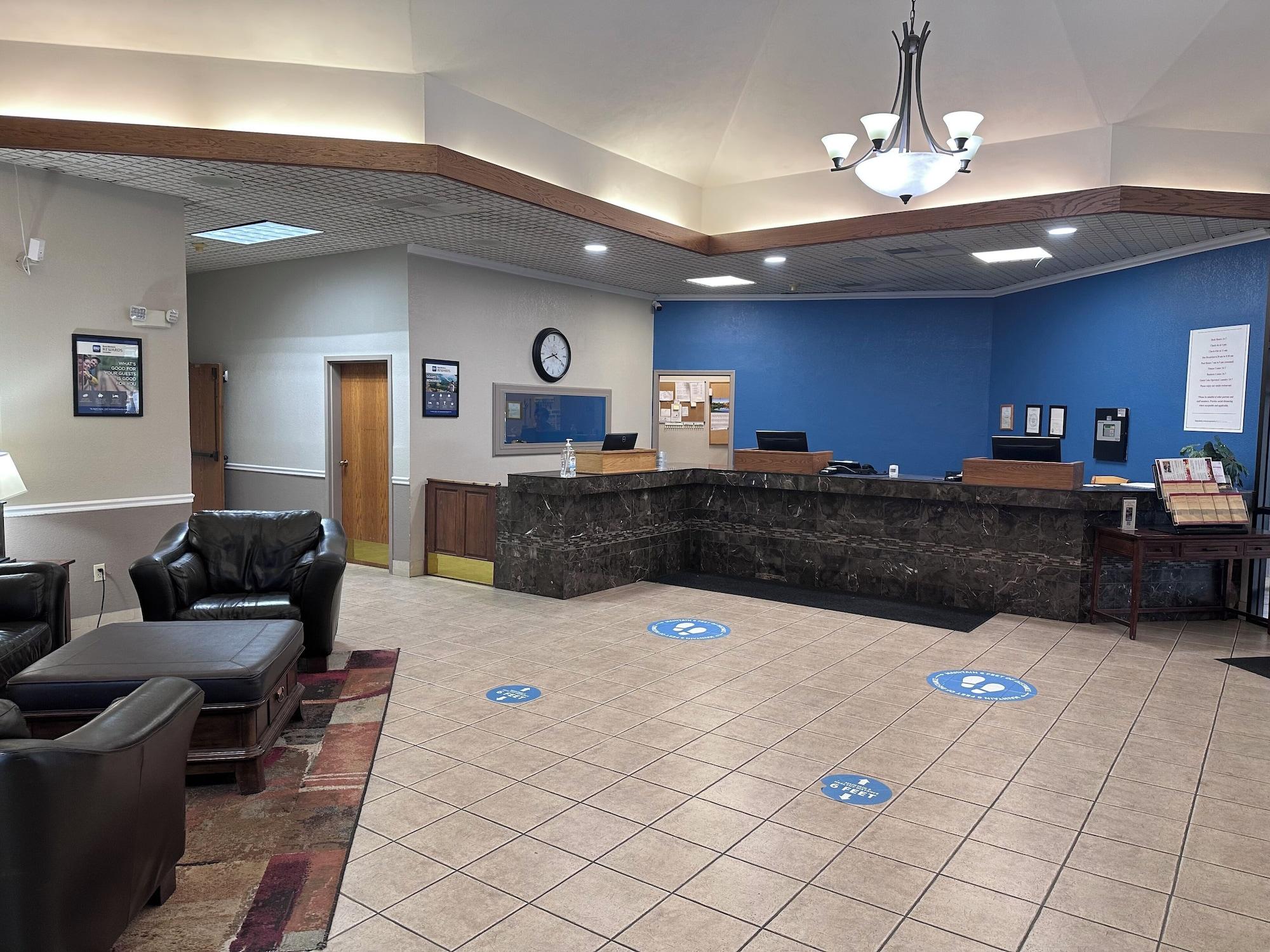 Vista Lobby Baymont Inn and Suites by Wyndham Farmington, MO