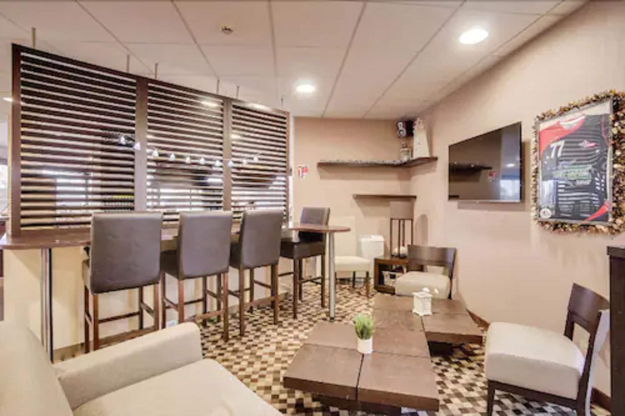 Bar/Salón Brit Hotel La Cote Des Havres