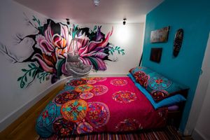 Alquiler Vacacional - Very Central Boutique-Style Home With Private Steam Room and Free parking !