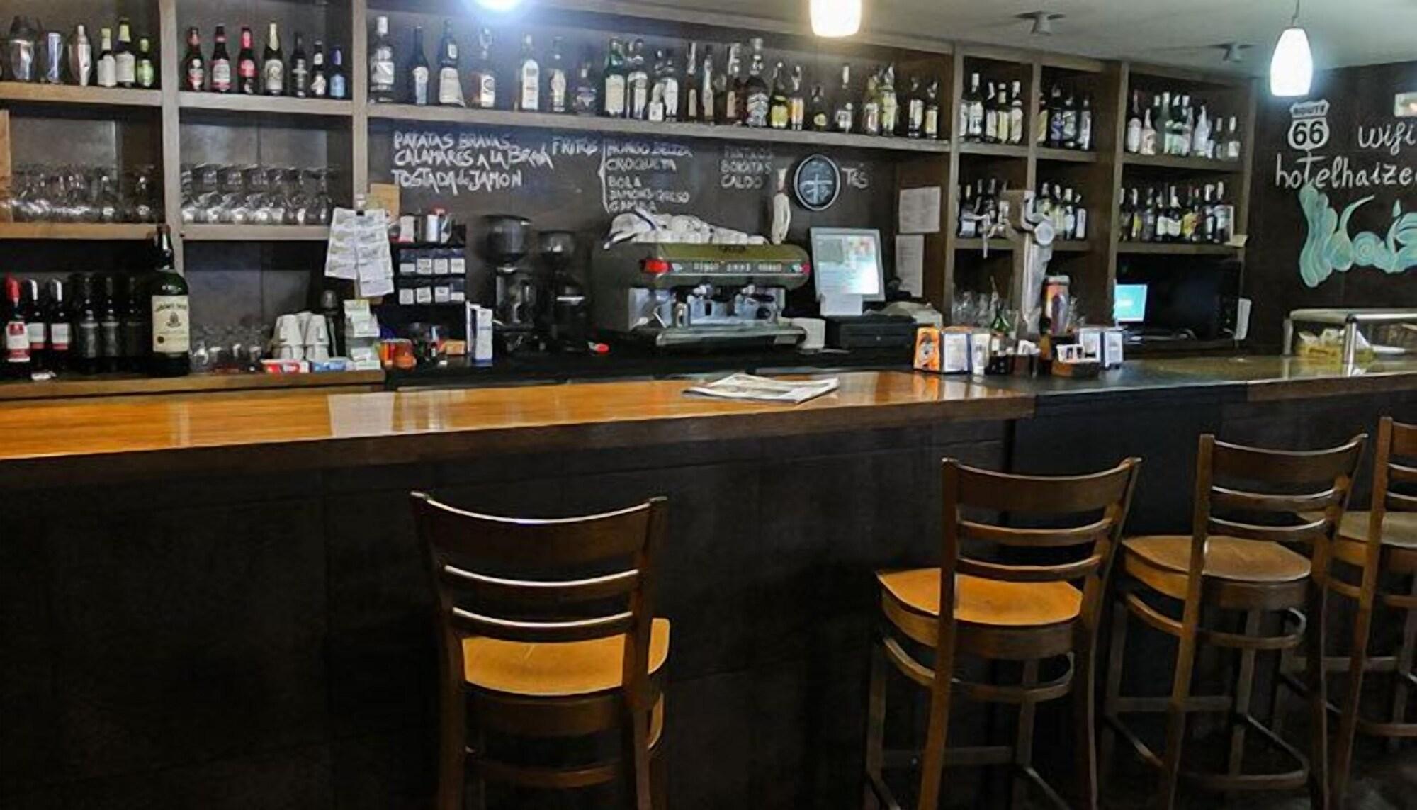 Bar/Salón Hostal y Albergue Haizea - Hostel