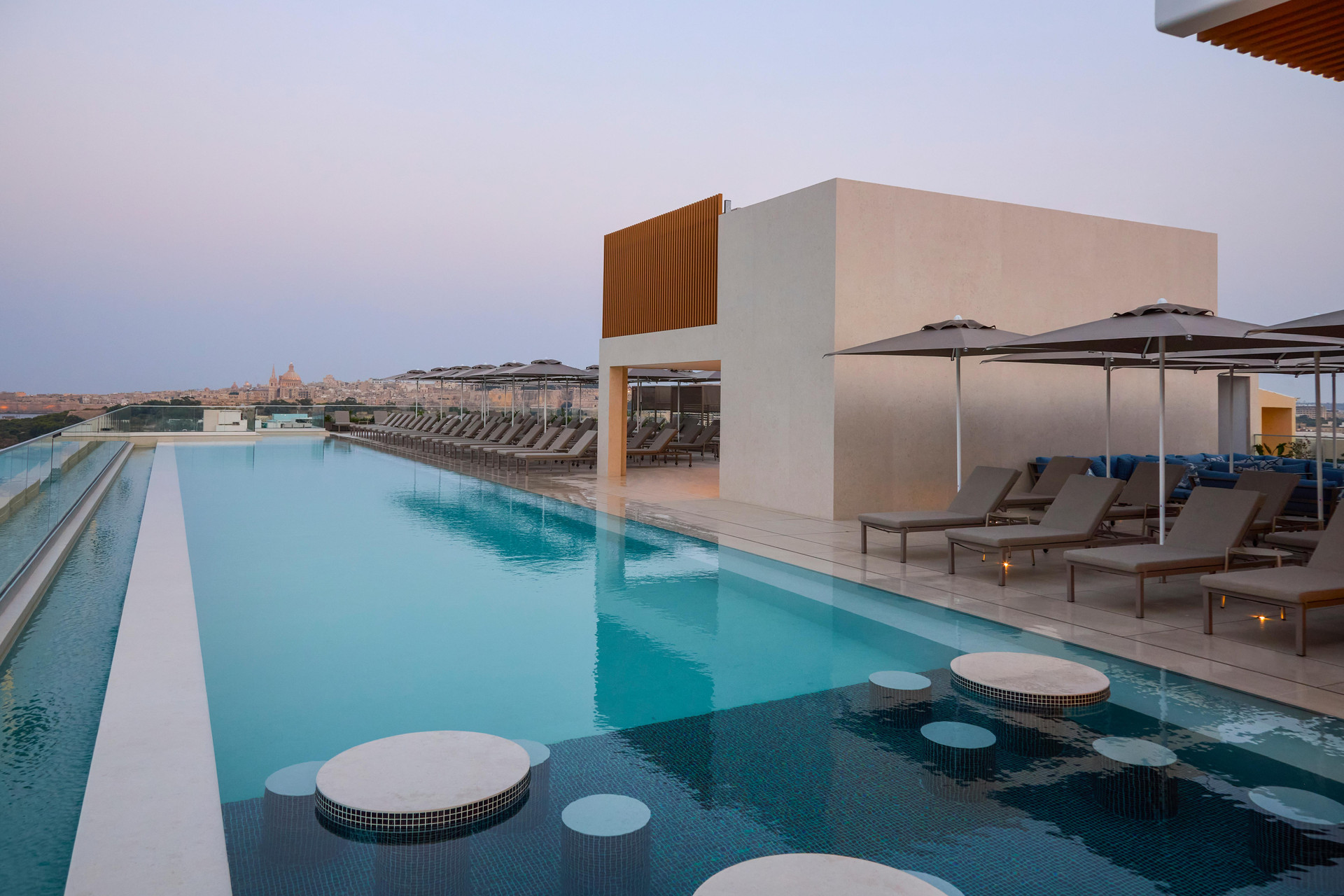 Bar/Salón Novotel Malta Sliema
