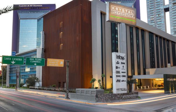 Krystal Urban Monterrey San Jerónimo