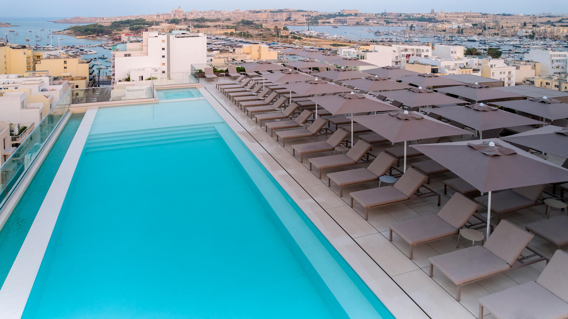 Vista Piscina Novotel Malta Sliema