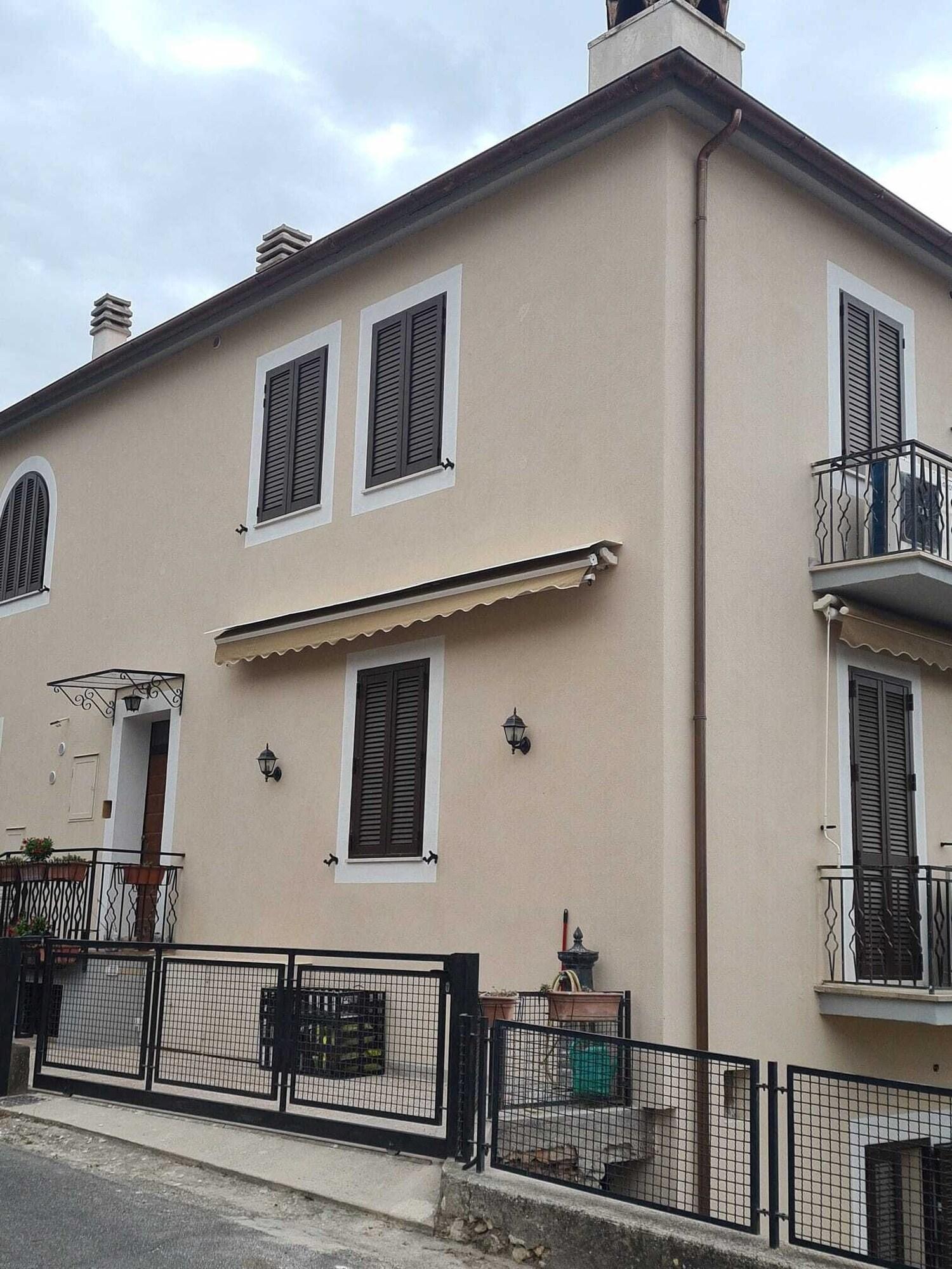 Varios DUETERRE ROOM & HOST