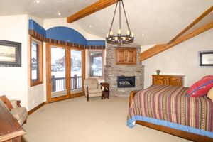 Alquiler Vacacional - Spacious 4500Sq/Ft - 5 Bed 5.5 Bath - Theater - Ski, Shop, Dine Within Steps!