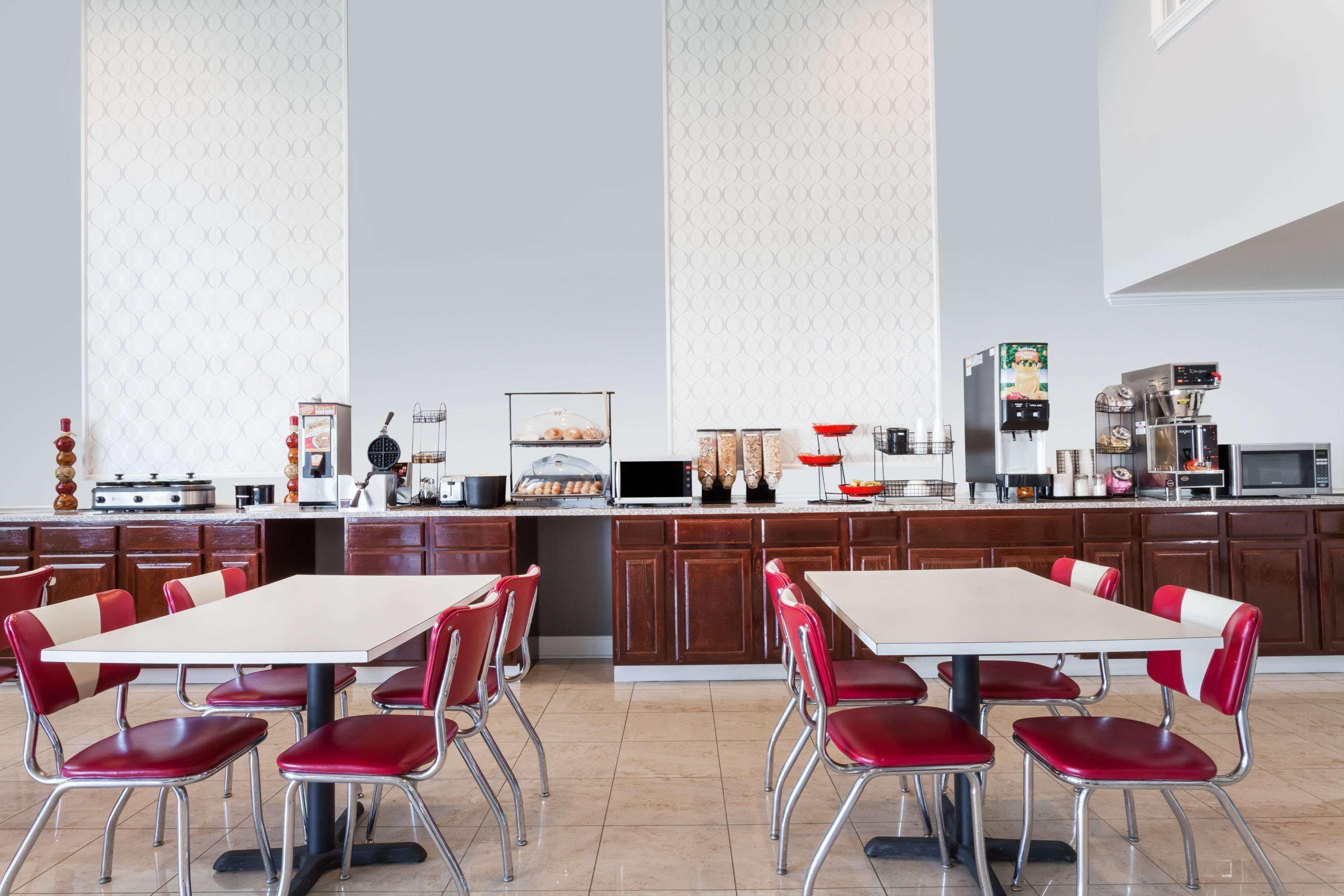 Restaurant Ramada by Wyndham Henderson/Evansville