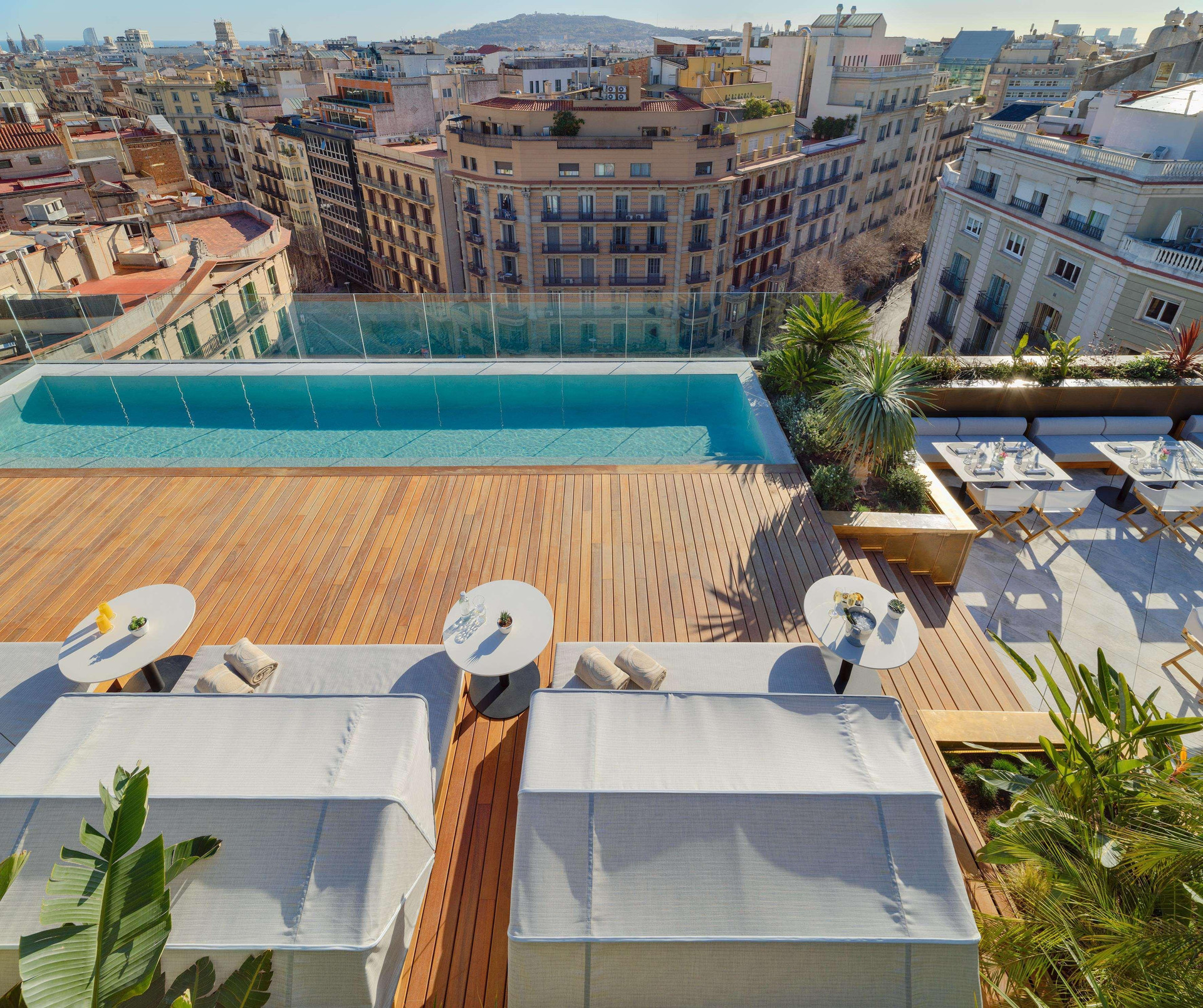 Vista Piscina The One Barcelona GL