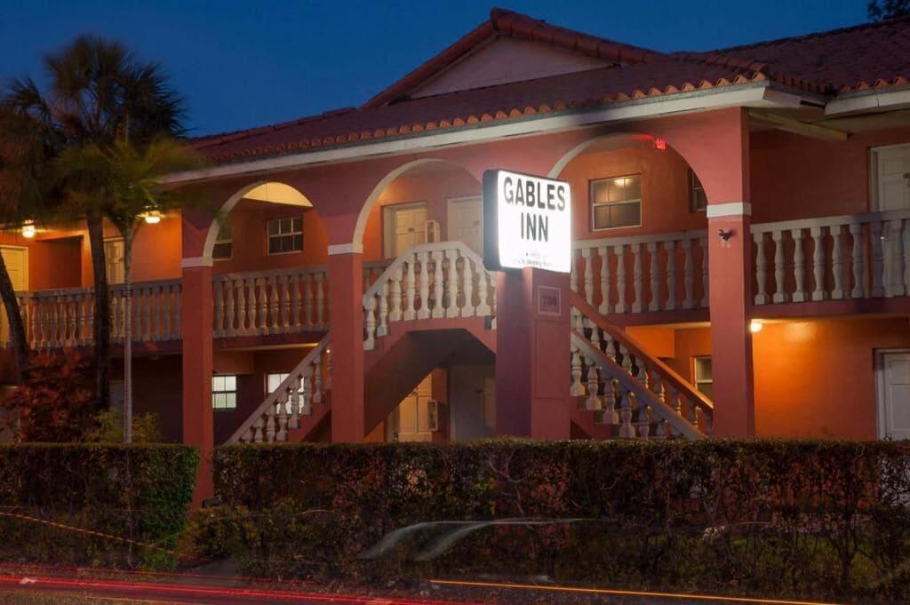 Varios Gables Inn