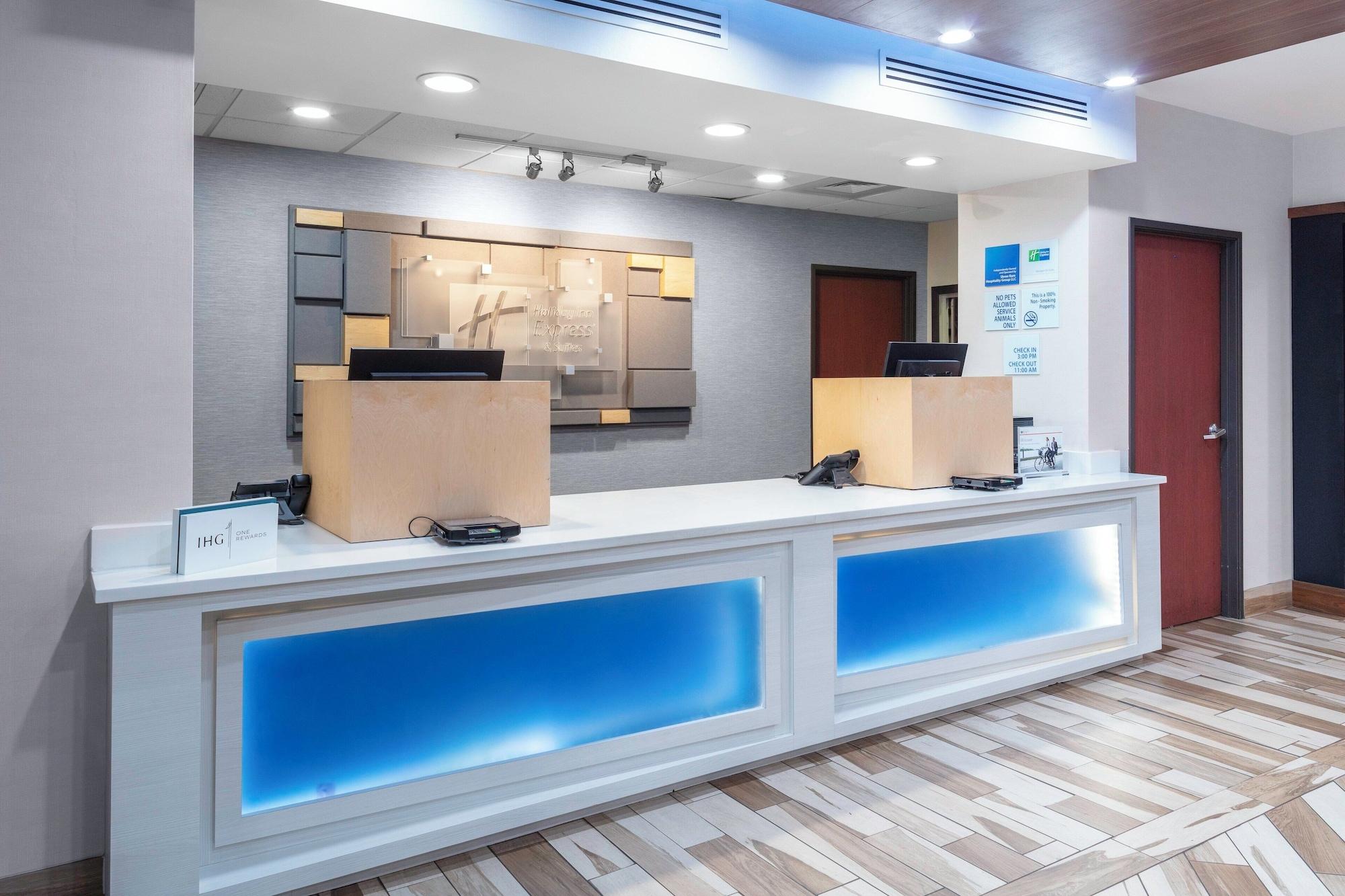 Vista Lobby Holiday Inn Express & Suites Roanoke Rapids SE by IHG