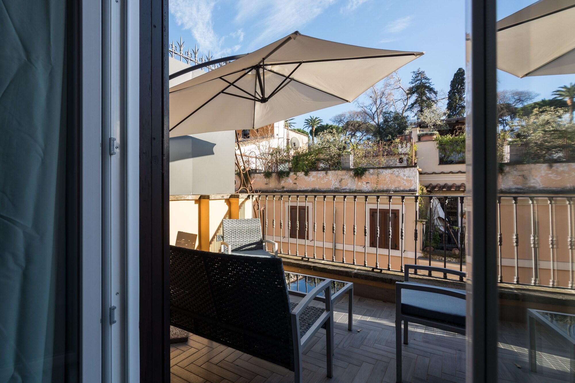 Vista Lobby President Gardens