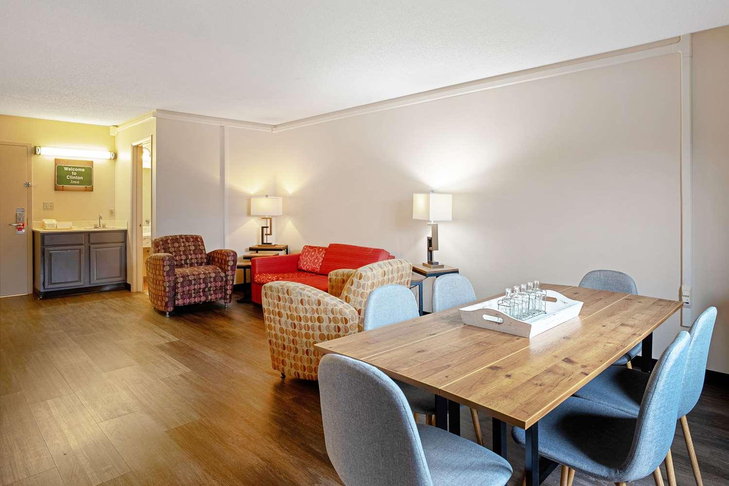 Suite Quality Inn Frontier at U.S. Hwy 30