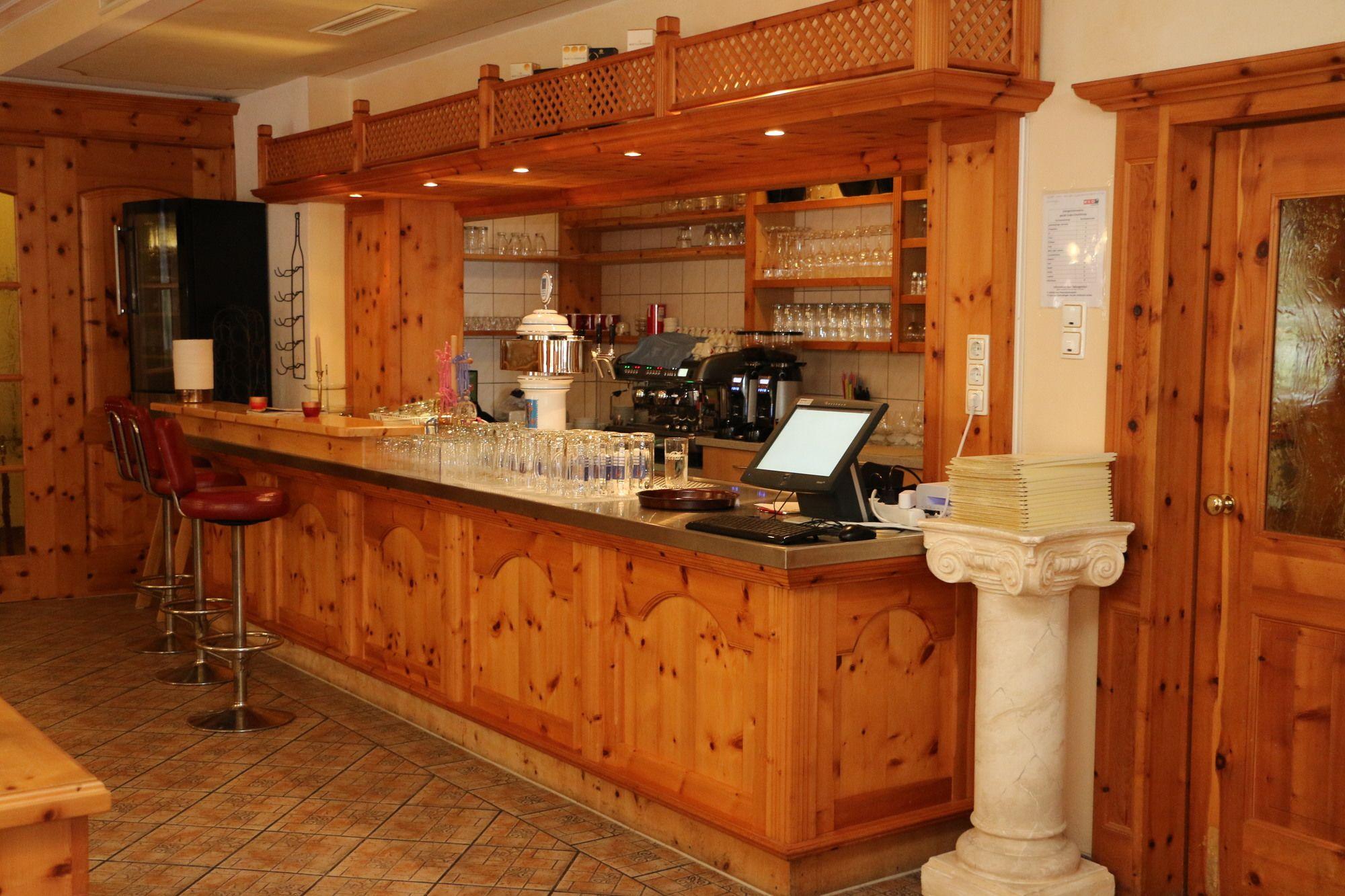 Bar/Salón Familienparadies MoNi