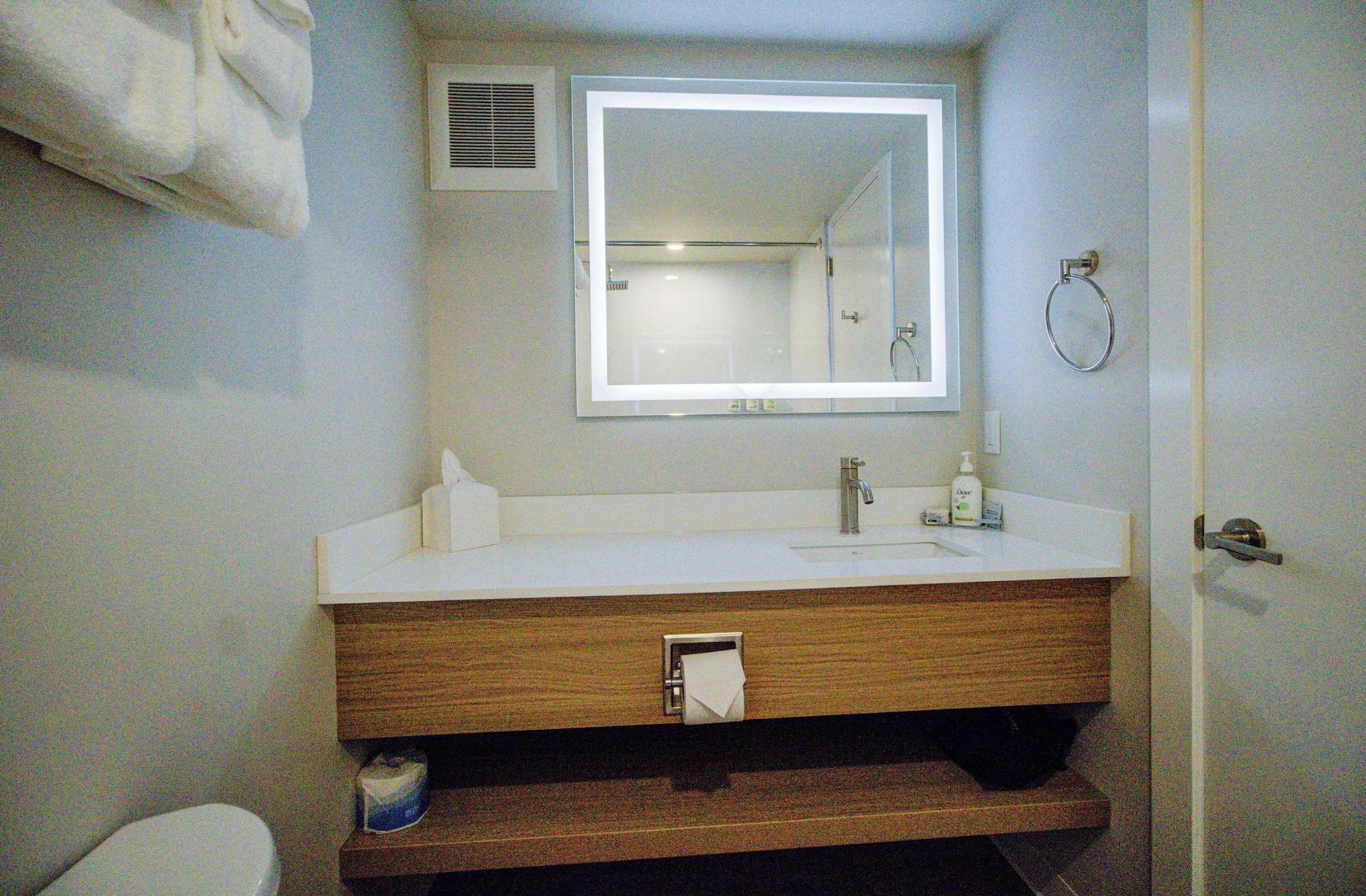 Equipamiento de Habitación Baymont by Wyndham Gold River