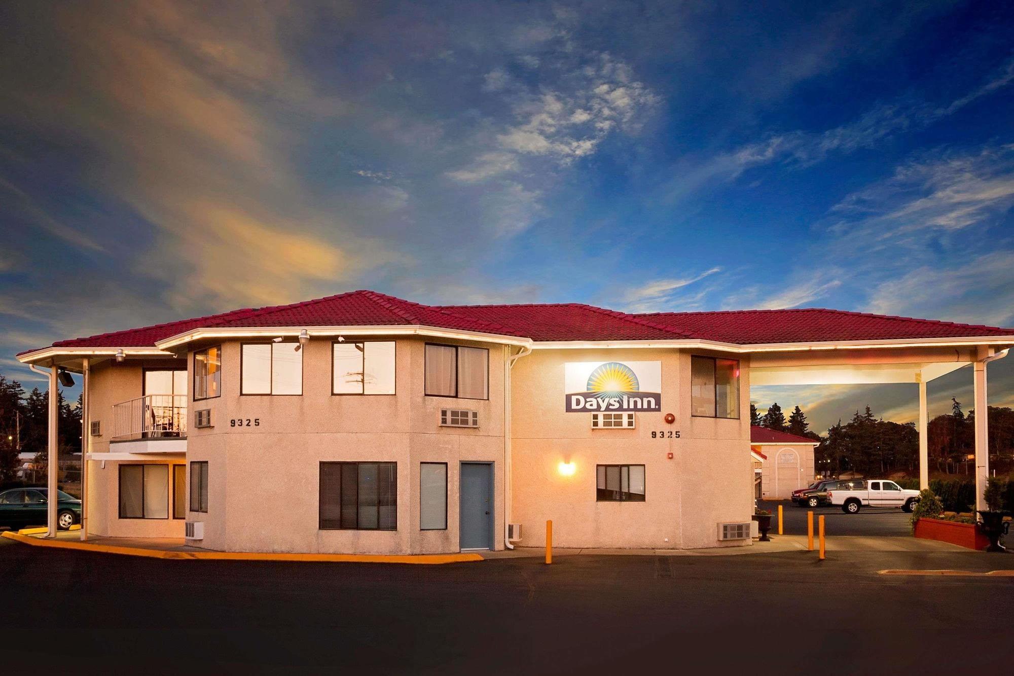 Vista Exterior Days Inn by Wyndham Lakewood South Tacoma