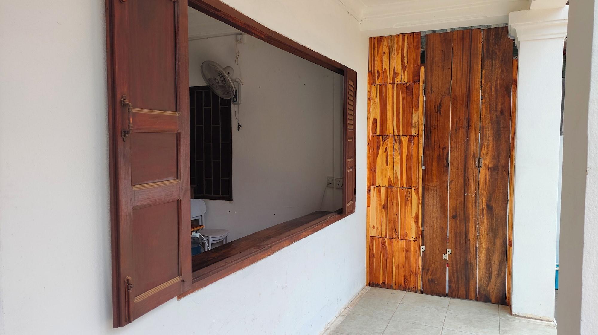 Vista Exterior Travel Time Villa Guesthouse